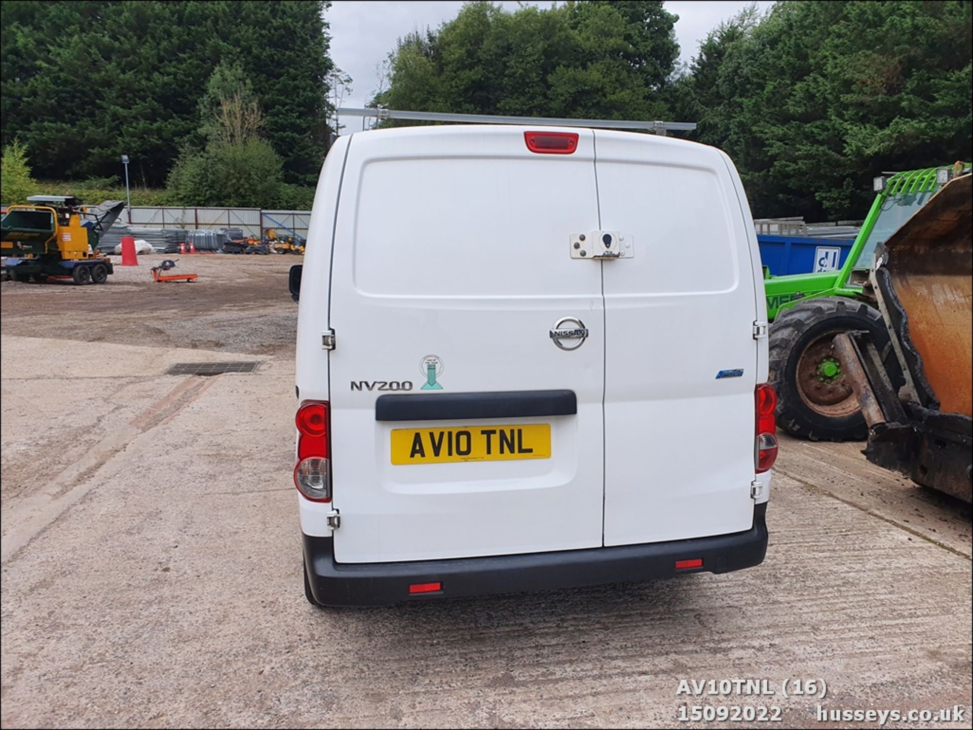 10/10 NISSAN NV200 SE DCI - 1461cc 6dr Van (White) - Image 16 of 35