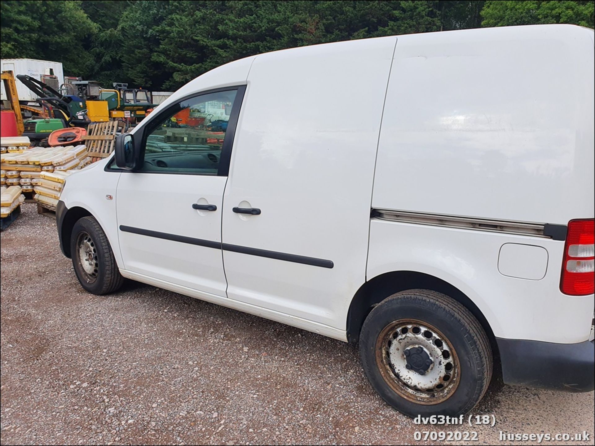 13/63 VOLKSWAGEN CADDY C20 TDI 75 - 1598cc 5dr Van (White) - Image 18 of 27