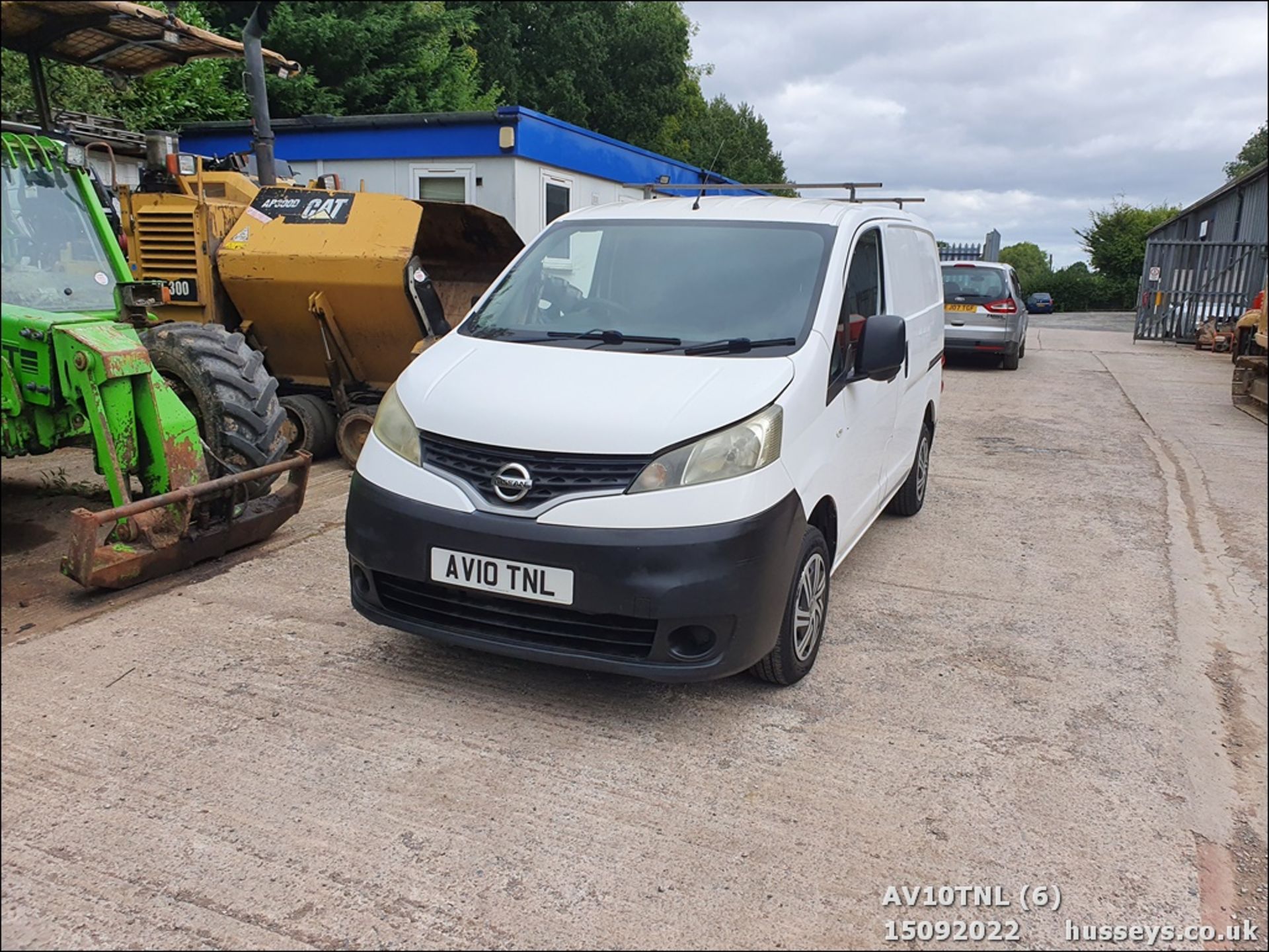 10/10 NISSAN NV200 SE DCI - 1461cc 6dr Van (White) - Image 6 of 35