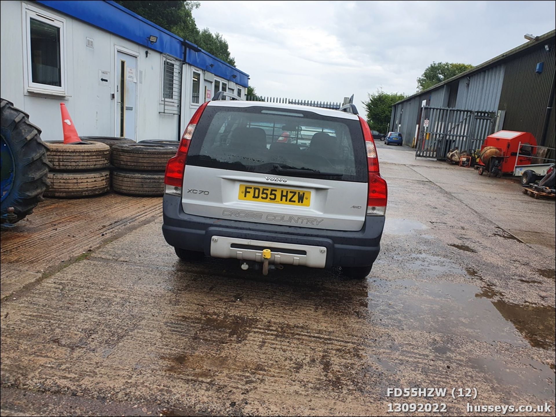 05/55 VOLVO XC70 D SE - 2401cc 5dr Estate (Silver, 128k) - Image 12 of 34