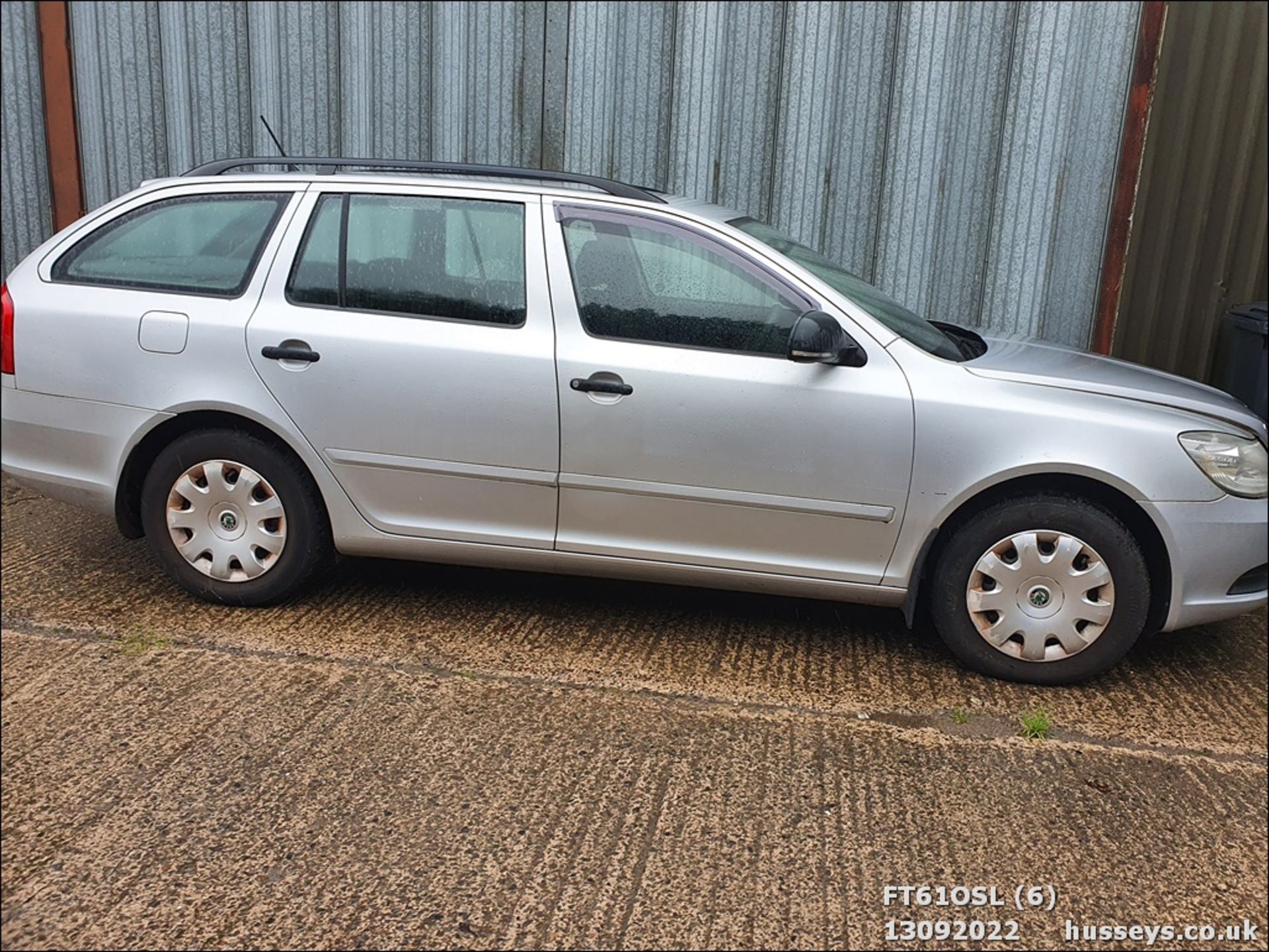 12/61 SKODA OCTAVIA S TDI CR - 1598cc 5dr Estate (Silver, 244k) - Image 6 of 32