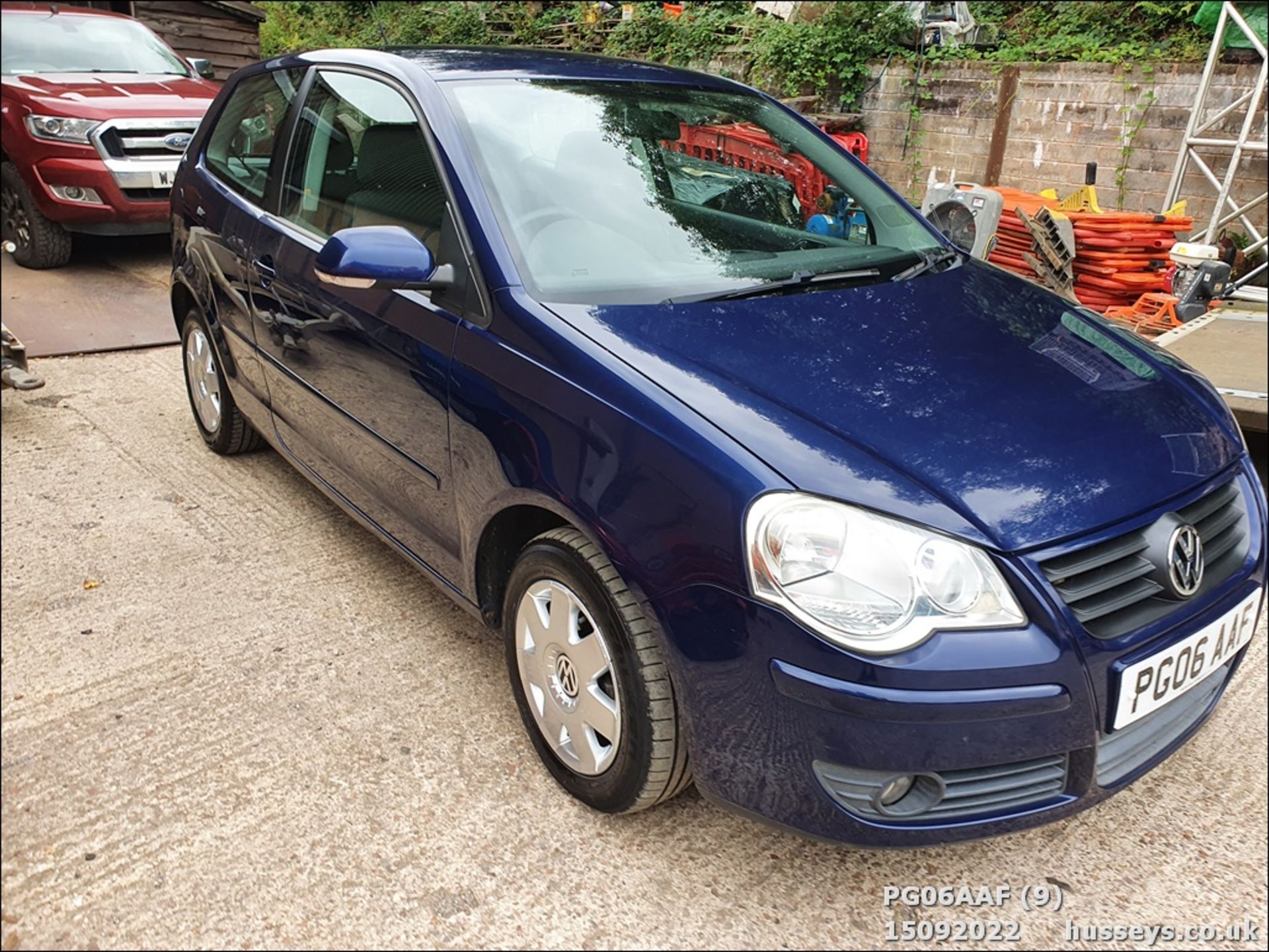 06/06 VOLKSWAGEN POLO S 75 AUTO - 1400cc 3dr Hatchback (Blue, 78k) - Image 9 of 38