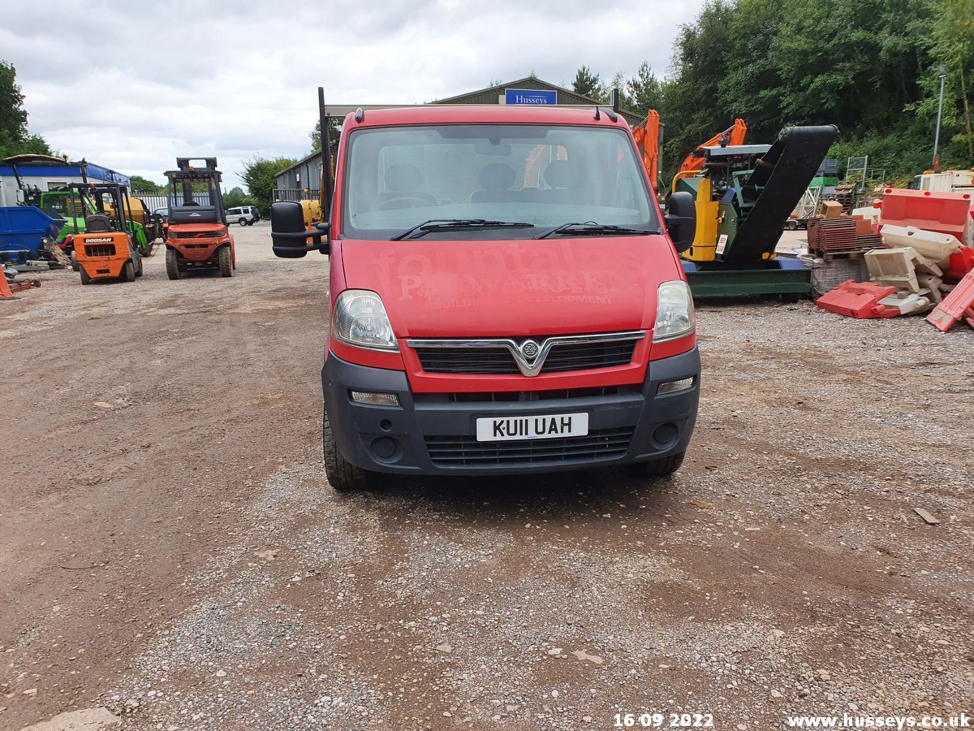 11/11 VAUXHALL MOVANO 3500 CDTI MWB - 2464cc 2dr Tipper (Red, 52k) - Image 9 of 44