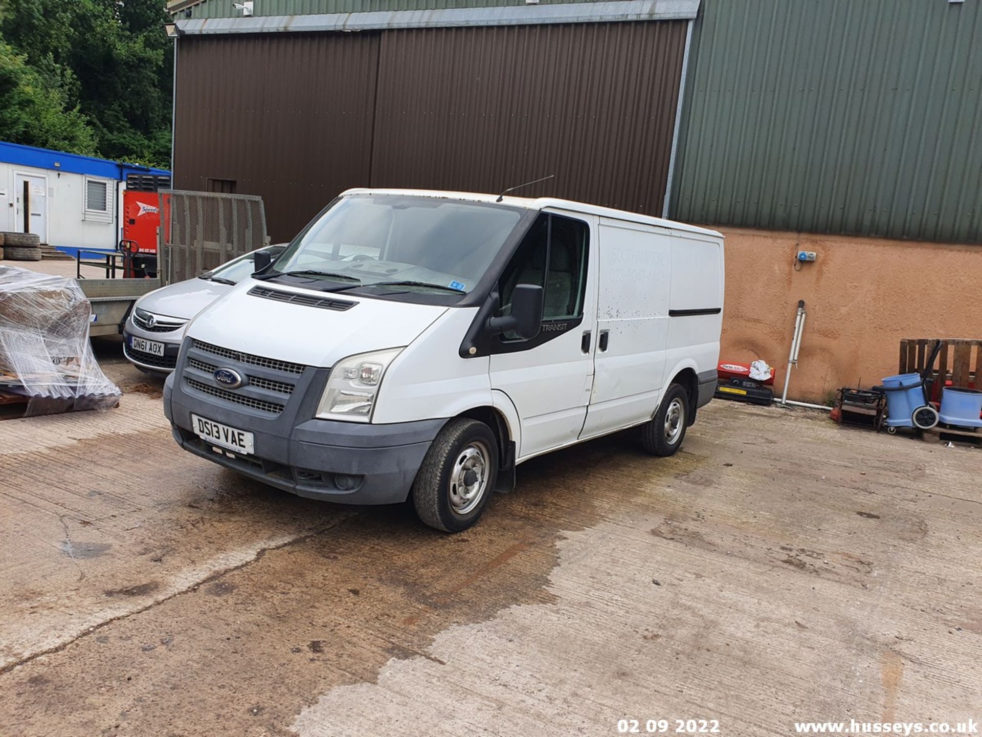 13/13 FORD TRANSIT 100 T260 FWD - 2198cc 5dr Van (White, 131k) - Image 4 of 28