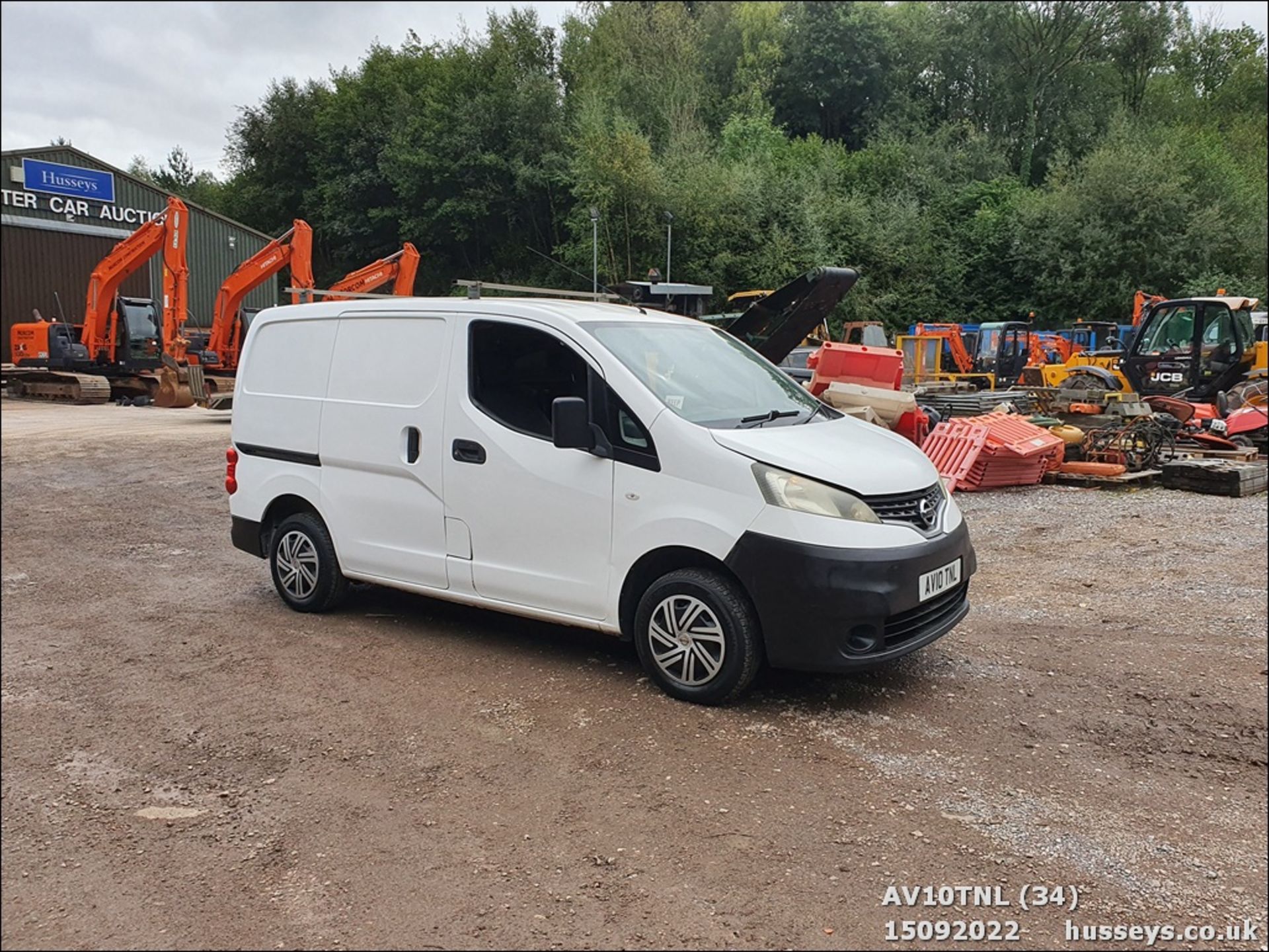 10/10 NISSAN NV200 SE DCI - 1461cc 6dr Van (White) - Image 34 of 35