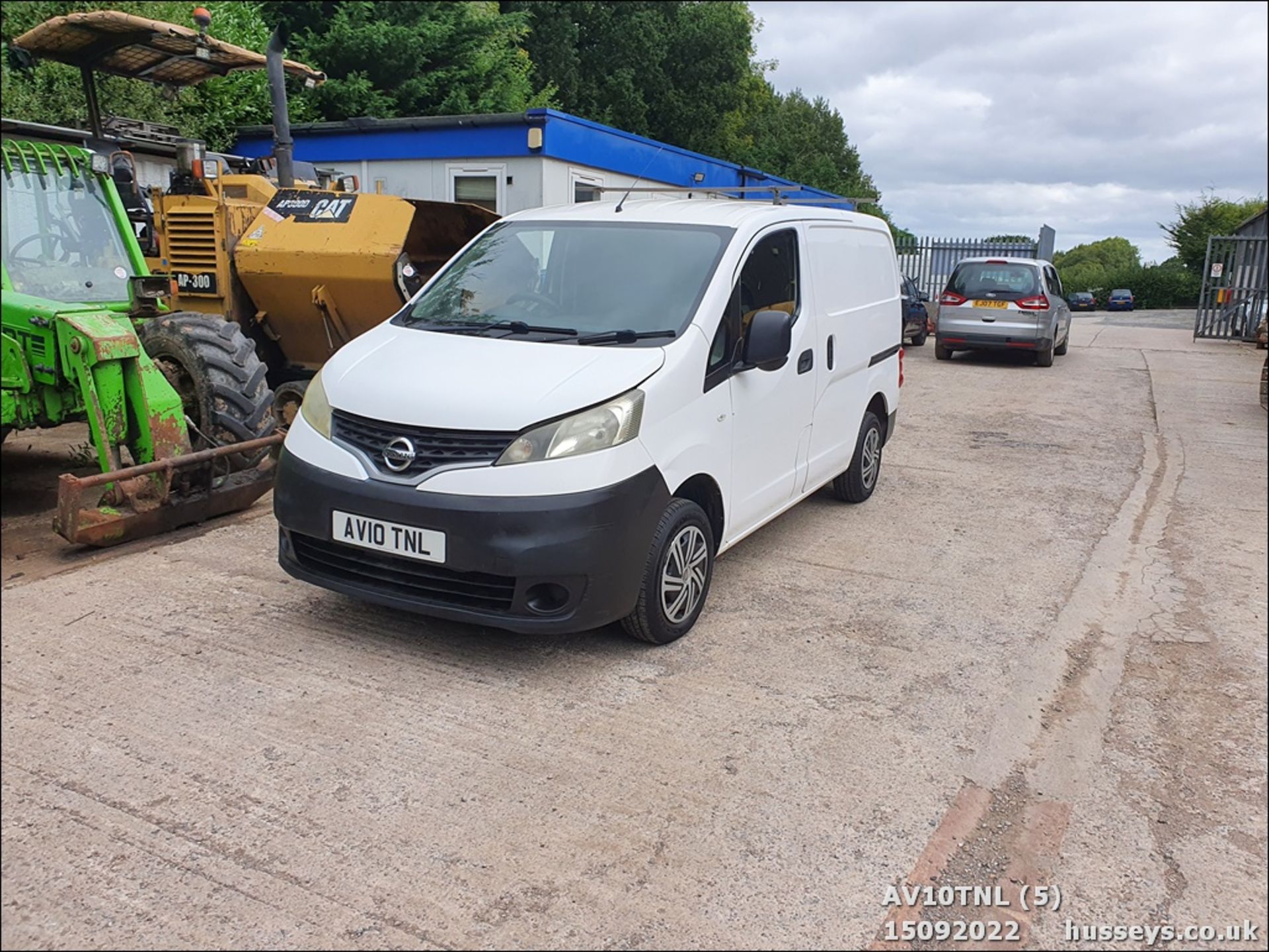 10/10 NISSAN NV200 SE DCI - 1461cc 6dr Van (White) - Image 4 of 35