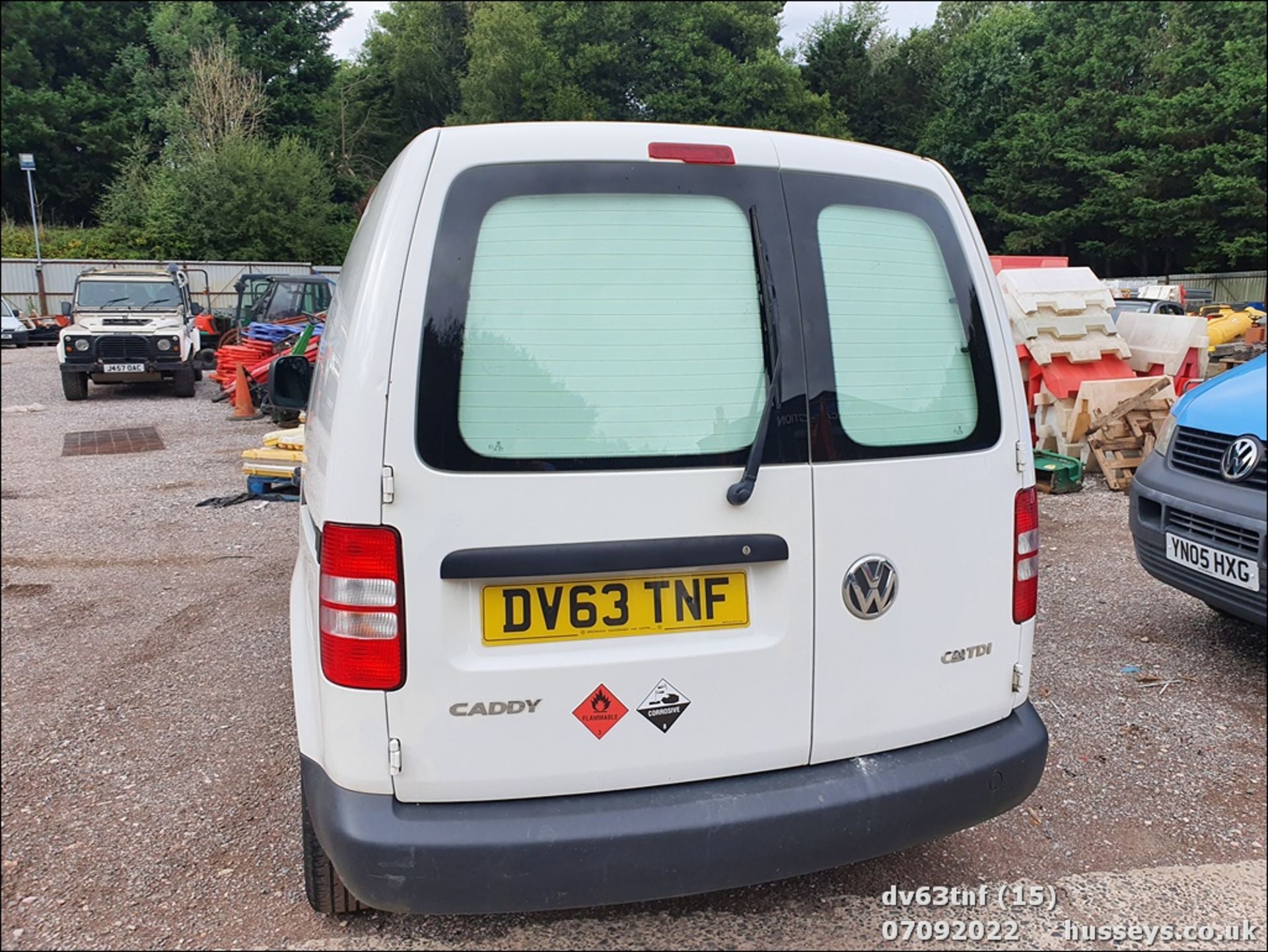 13/63 VOLKSWAGEN CADDY C20 TDI 75 - 1598cc 5dr Van (White) - Image 15 of 27