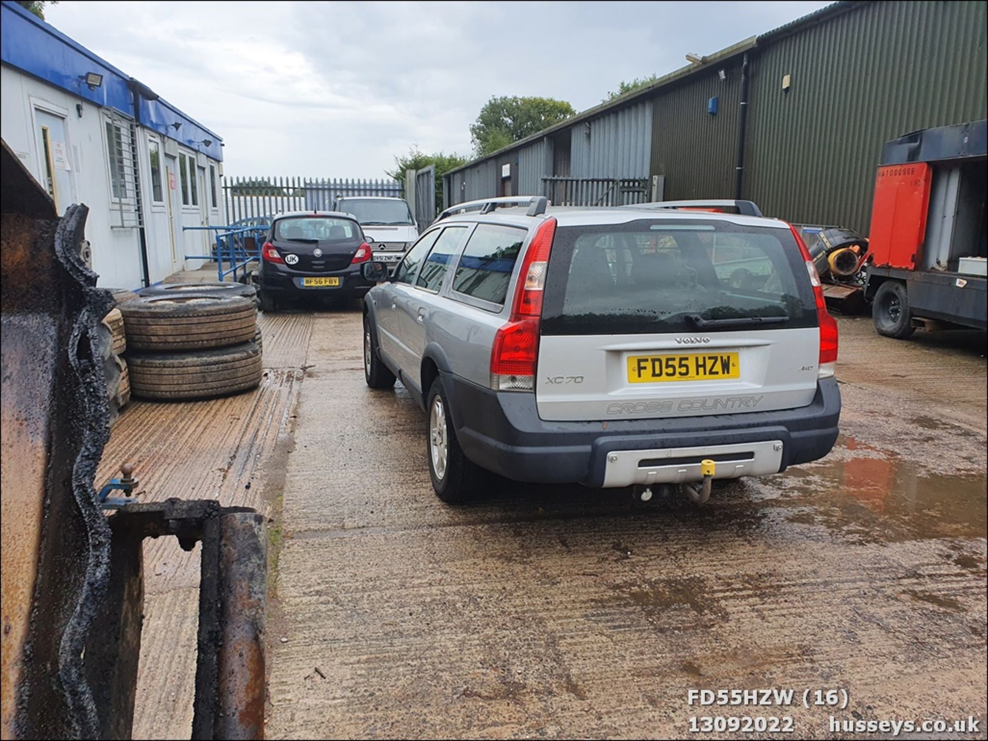 05/55 VOLVO XC70 D SE - 2401cc 5dr Estate (Silver, 128k) - Image 16 of 34