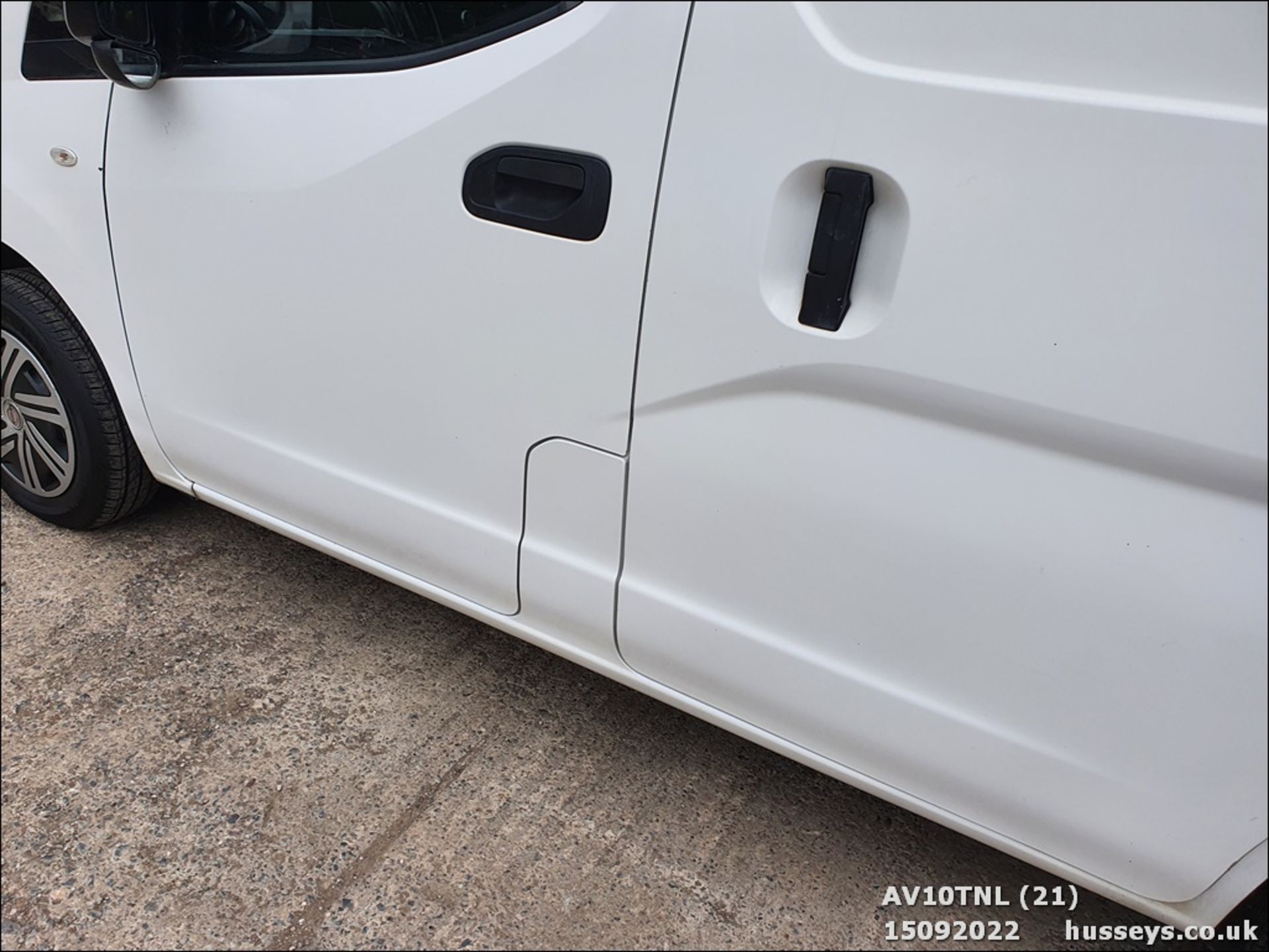 10/10 NISSAN NV200 SE DCI - 1461cc 6dr Van (White) - Image 21 of 35