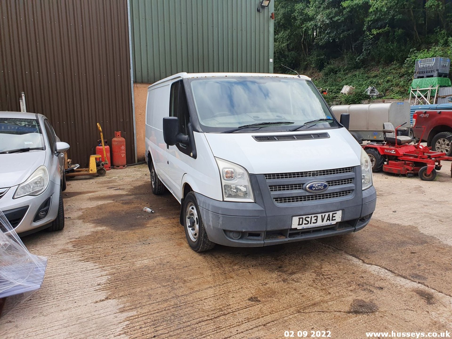 13/13 FORD TRANSIT 100 T260 FWD - 2198cc 5dr Van (White, 131k) - Image 10 of 28