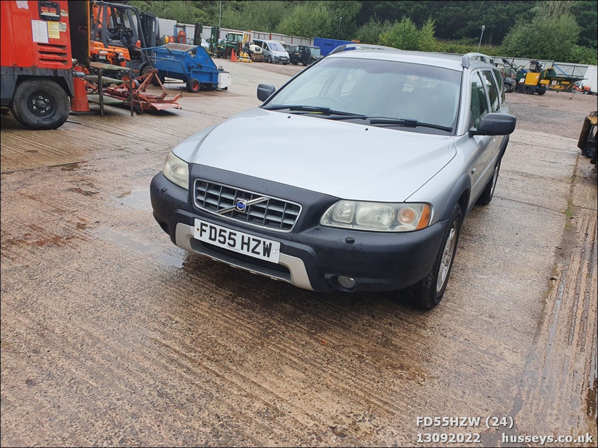 05/55 VOLVO XC70 D SE - 2401cc 5dr Estate (Silver, 128k) - Image 24 of 34