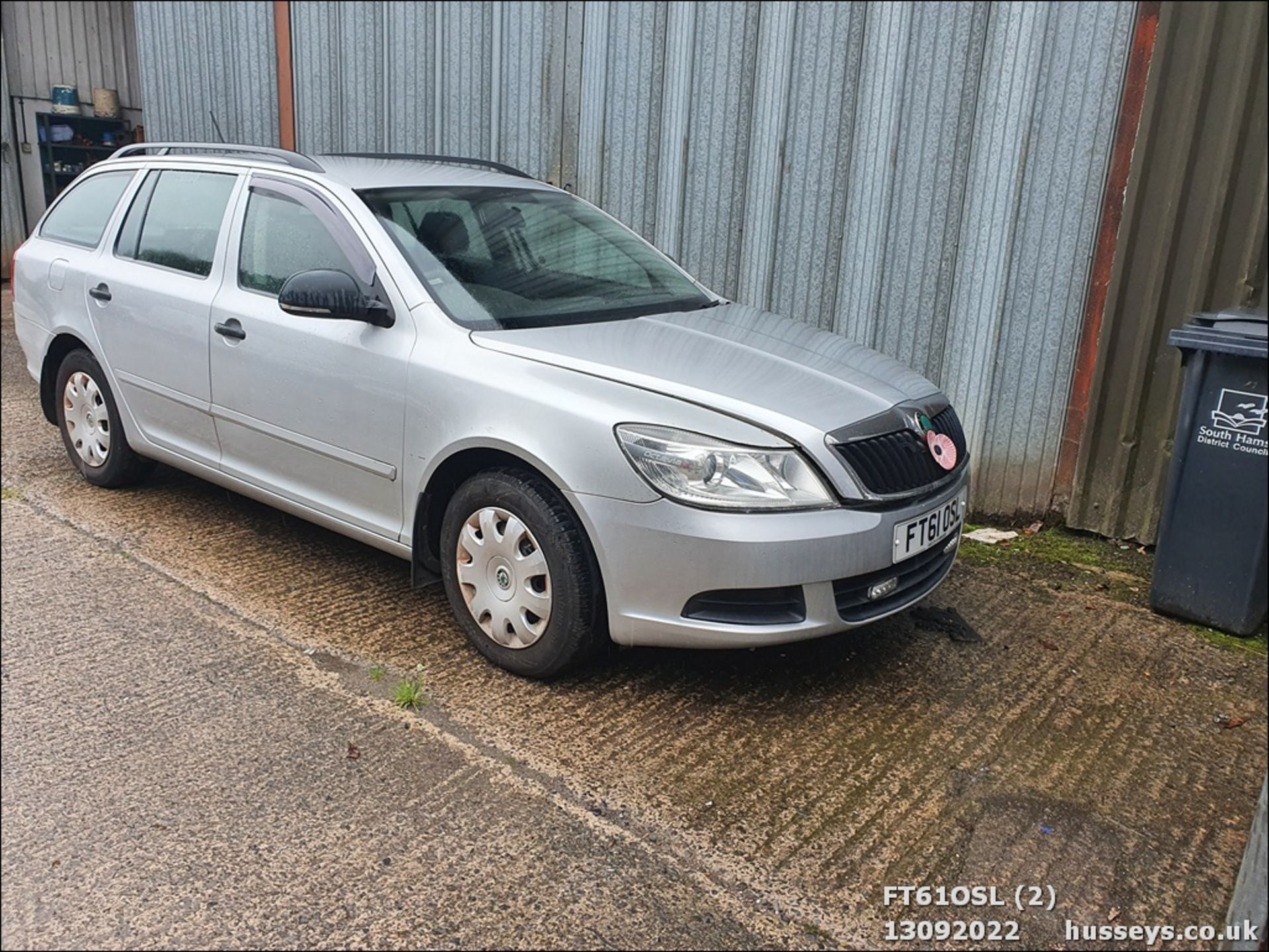 12/61 SKODA OCTAVIA S TDI CR - 1598cc 5dr Estate (Silver, 244k) - Image 2 of 32