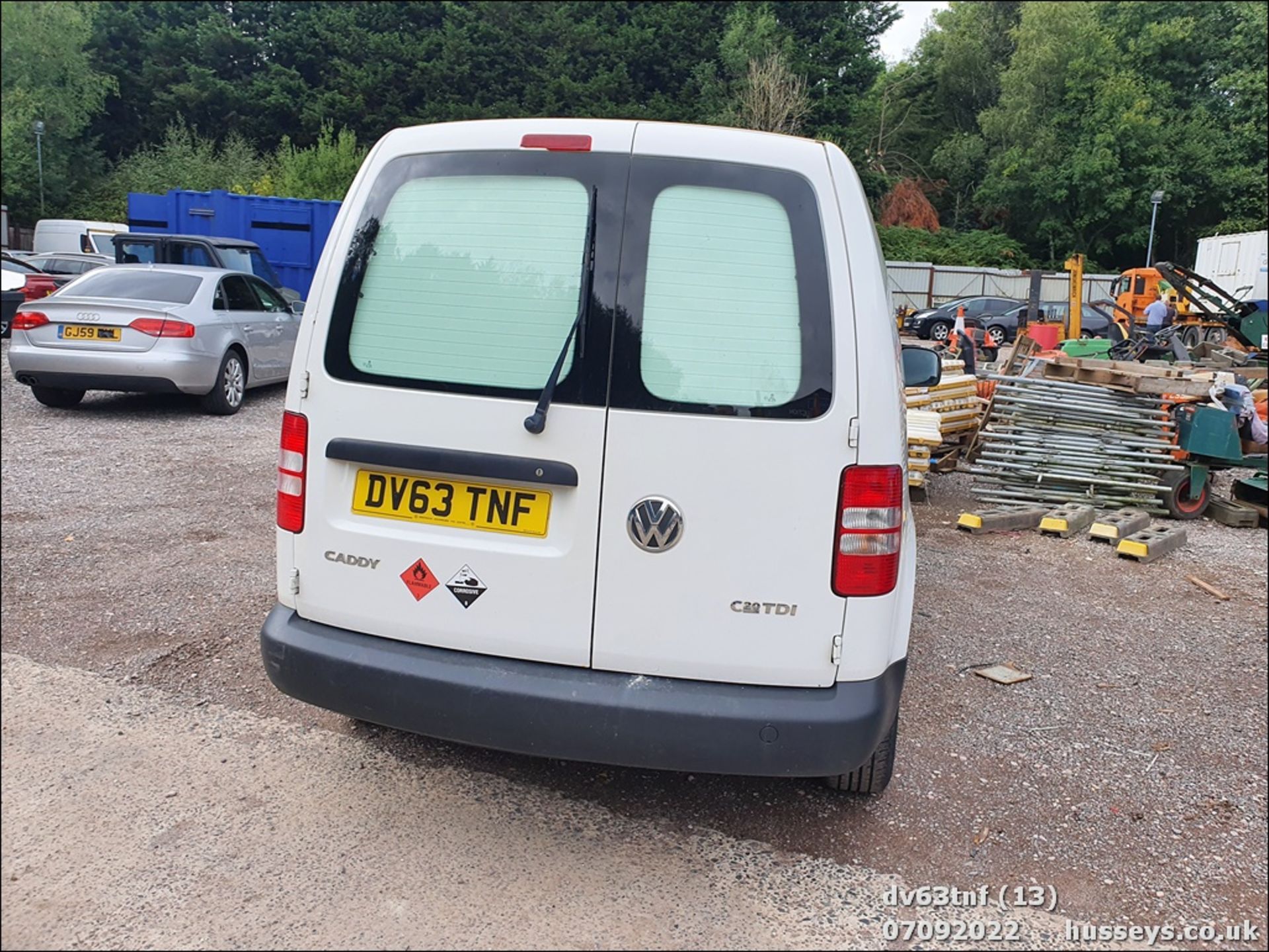 13/63 VOLKSWAGEN CADDY C20 TDI 75 - 1598cc 5dr Van (White) - Image 13 of 27