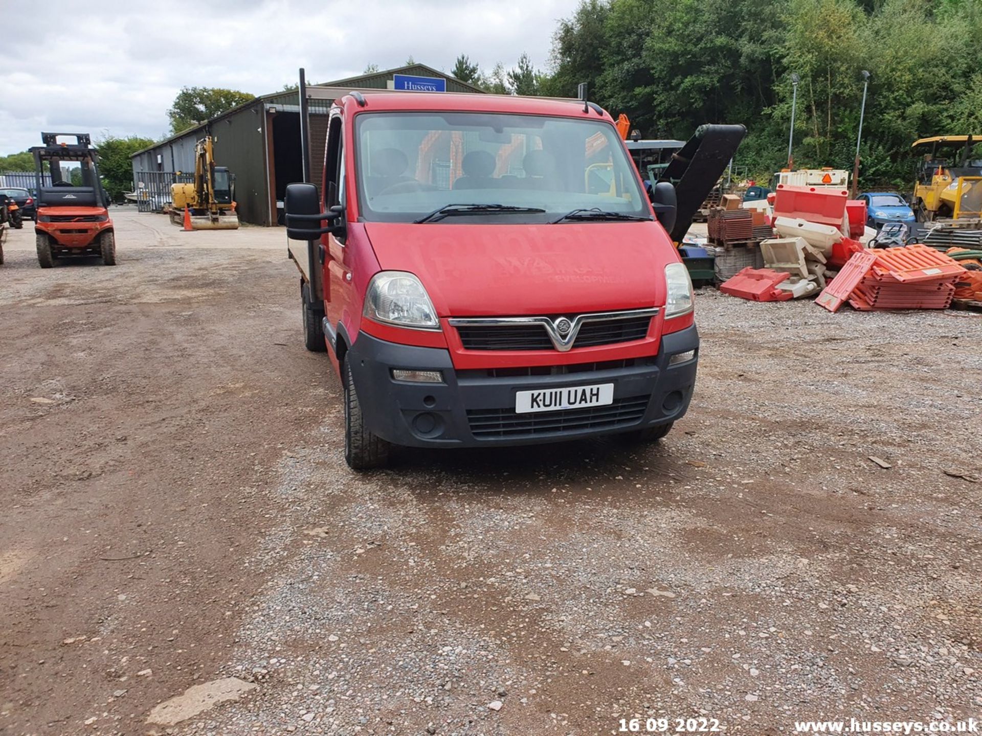 11/11 VAUXHALL MOVANO 3500 CDTI MWB - 2464cc 2dr Tipper (Red, 52k) - Image 8 of 44