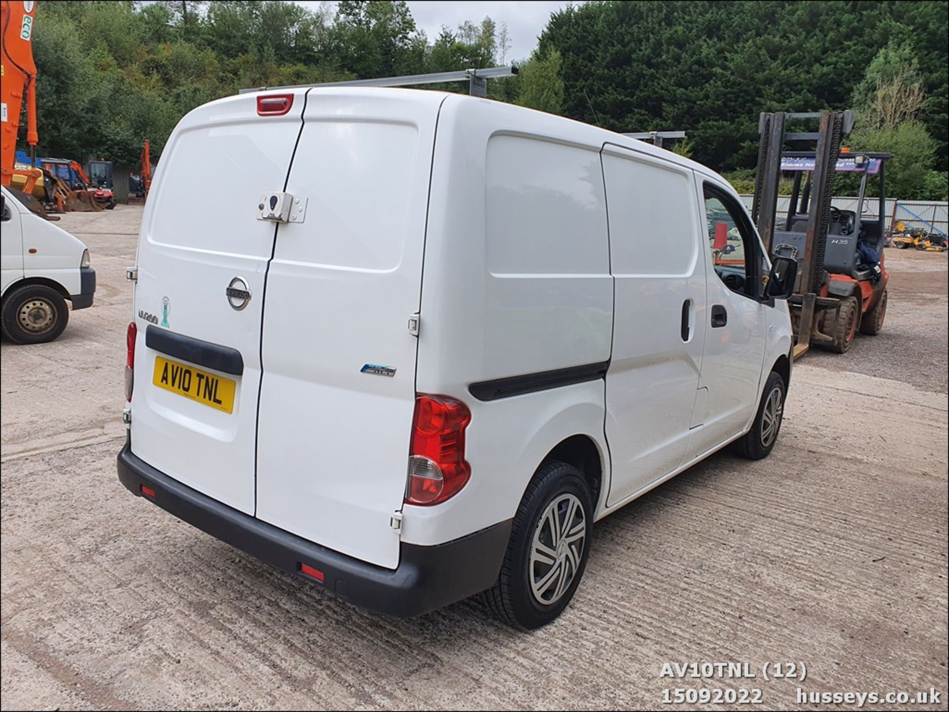 10/10 NISSAN NV200 SE DCI - 1461cc 6dr Van (White) - Image 12 of 35