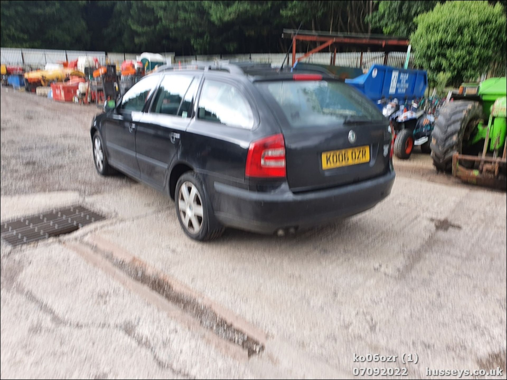 06/06 SKODA OCTAVIA EL-NCE TDI PD DSG - 1896cc 5dr Estate (Black) - Image 2 of 30