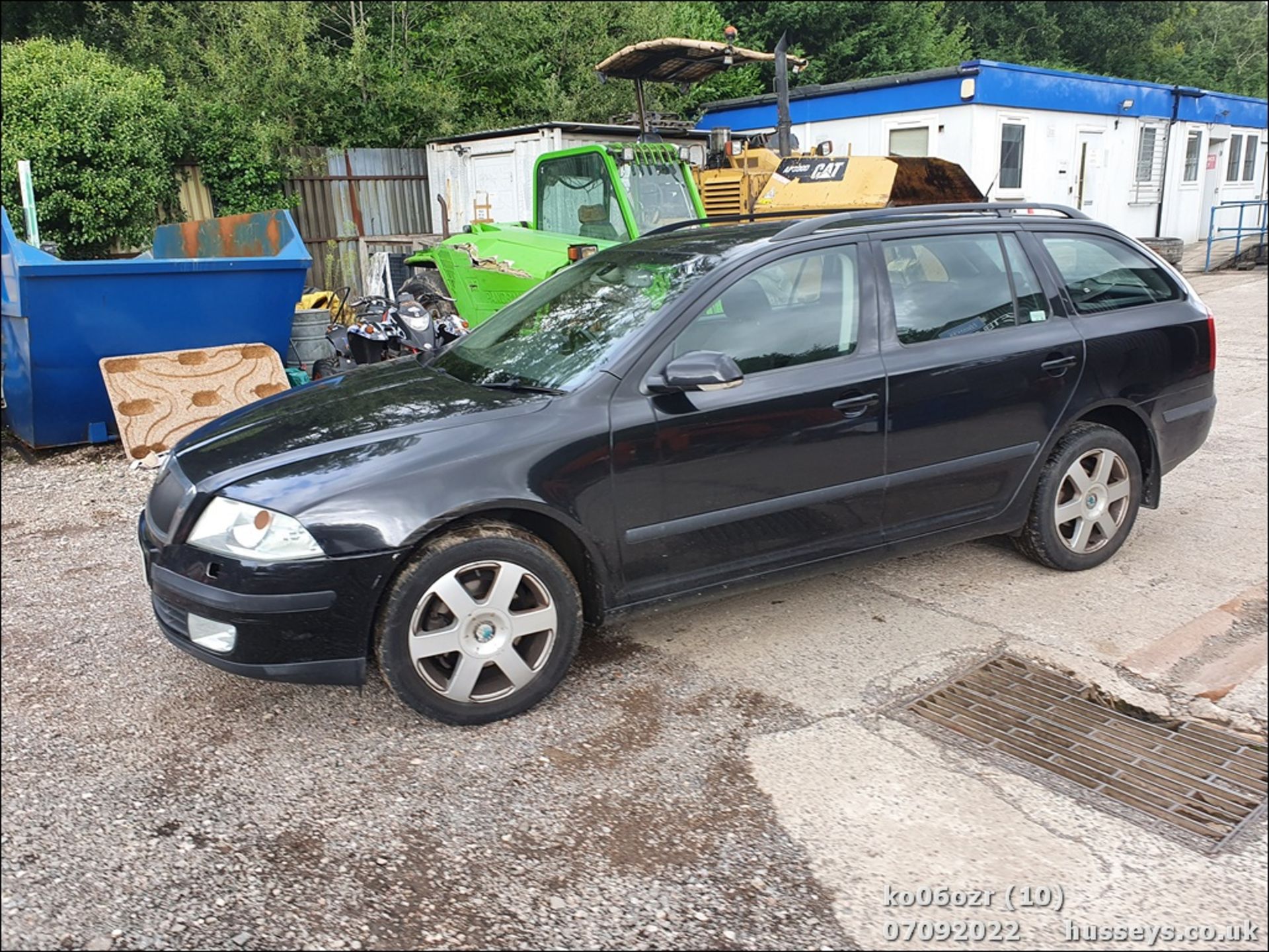 06/06 SKODA OCTAVIA EL-NCE TDI PD DSG - 1896cc 5dr Estate (Black) - Image 10 of 30