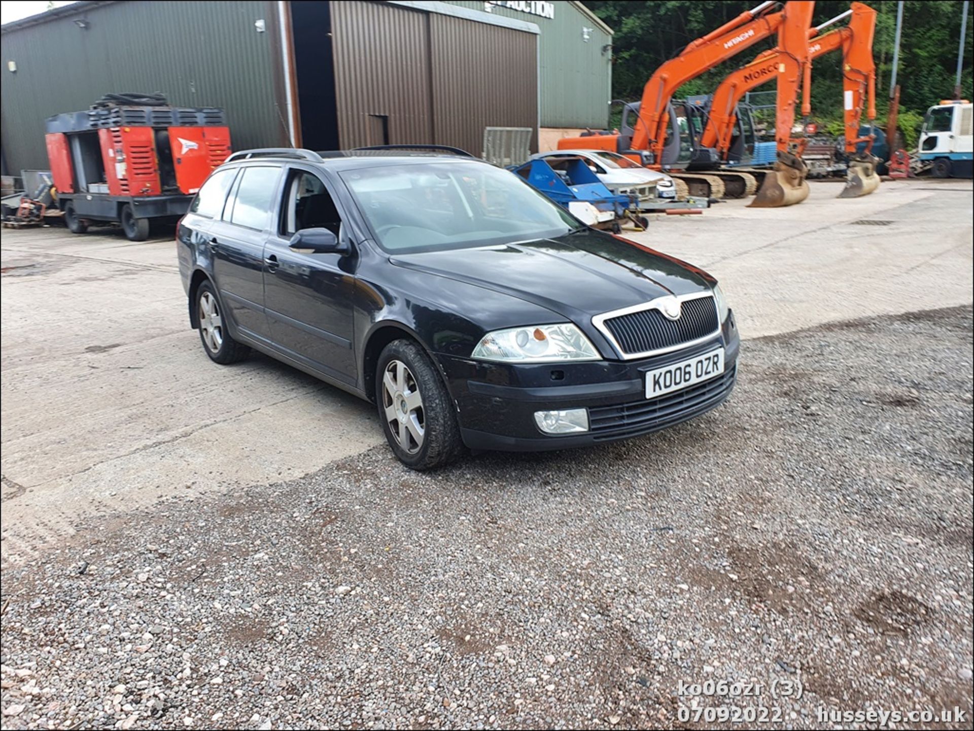 06/06 SKODA OCTAVIA EL-NCE TDI PD DSG - 1896cc 5dr Estate (Black) - Image 3 of 30