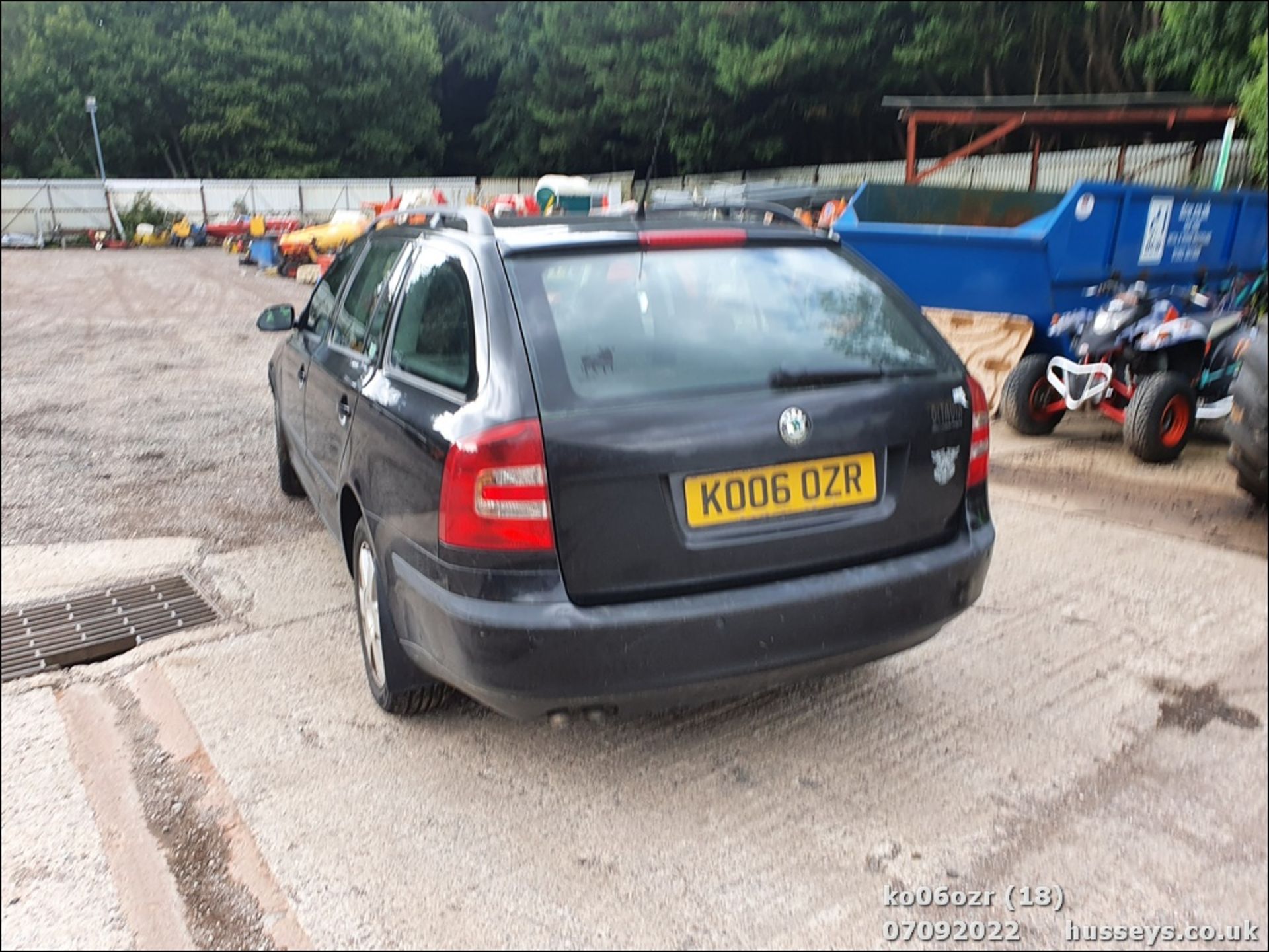 06/06 SKODA OCTAVIA EL-NCE TDI PD DSG - 1896cc 5dr Estate (Black) - Image 18 of 30