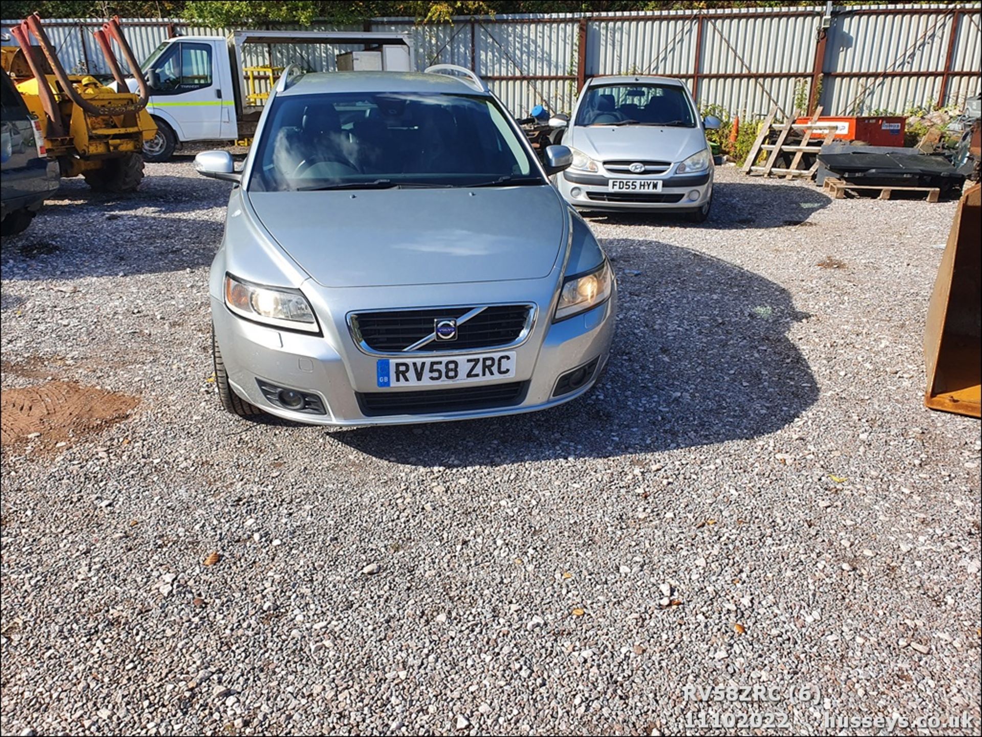 08/58 VOLVO V50 SE LUX D5 A - 2401cc 5dr Estate (Silver, 157k) - Image 6 of 25