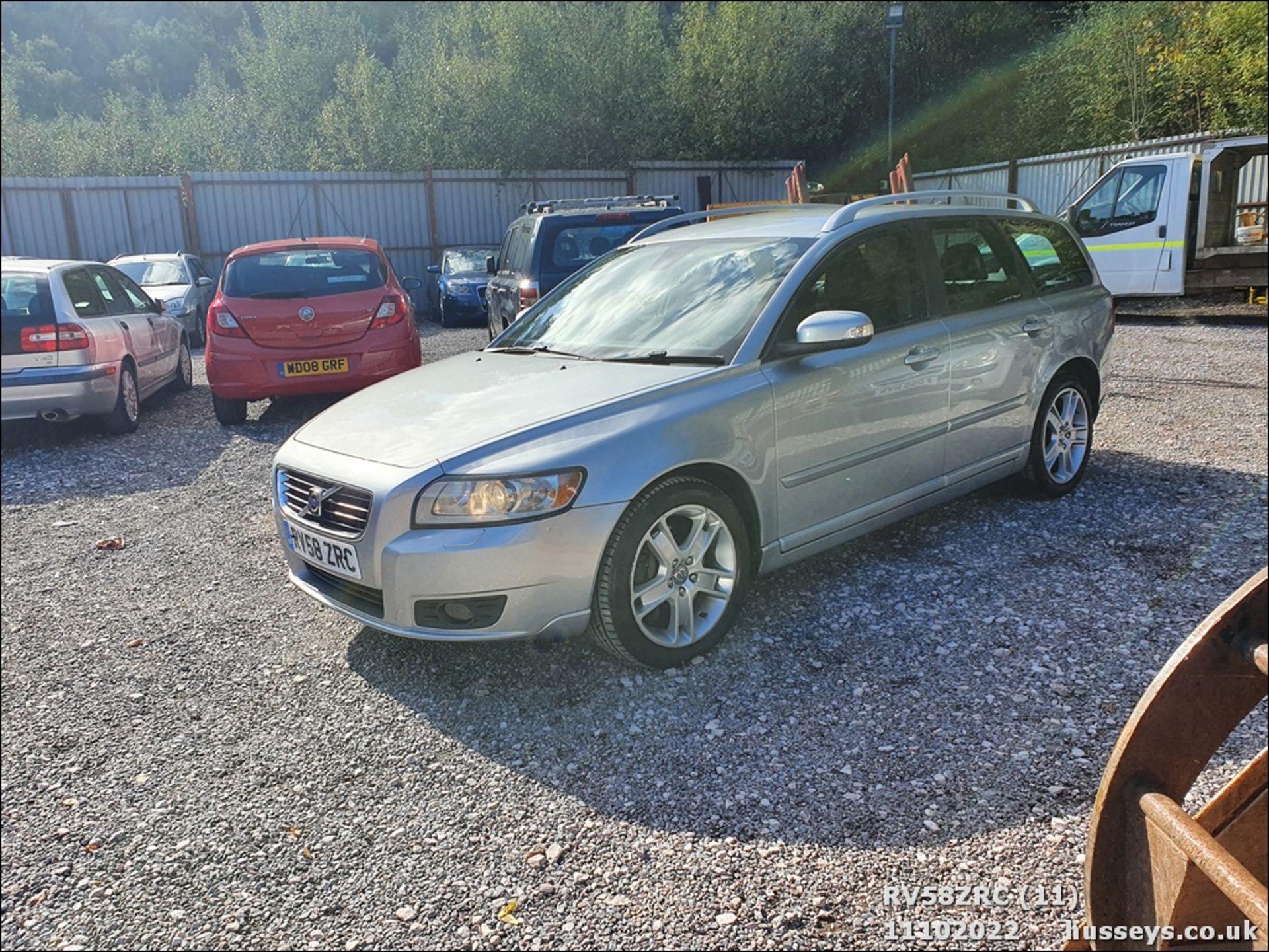 08/58 VOLVO V50 SE LUX D5 A - 2401cc 5dr Estate (Silver, 157k) - Image 11 of 25