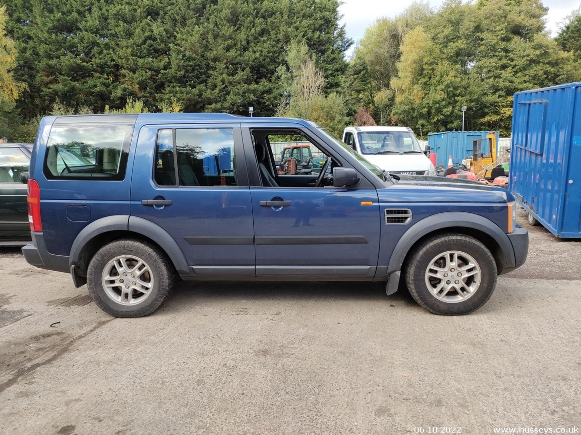 06/06 LAND ROVER DISCOVERY 3 TDV6 - 2720cc 5dr Estate (Blue, 115k) - Image 24 of 35