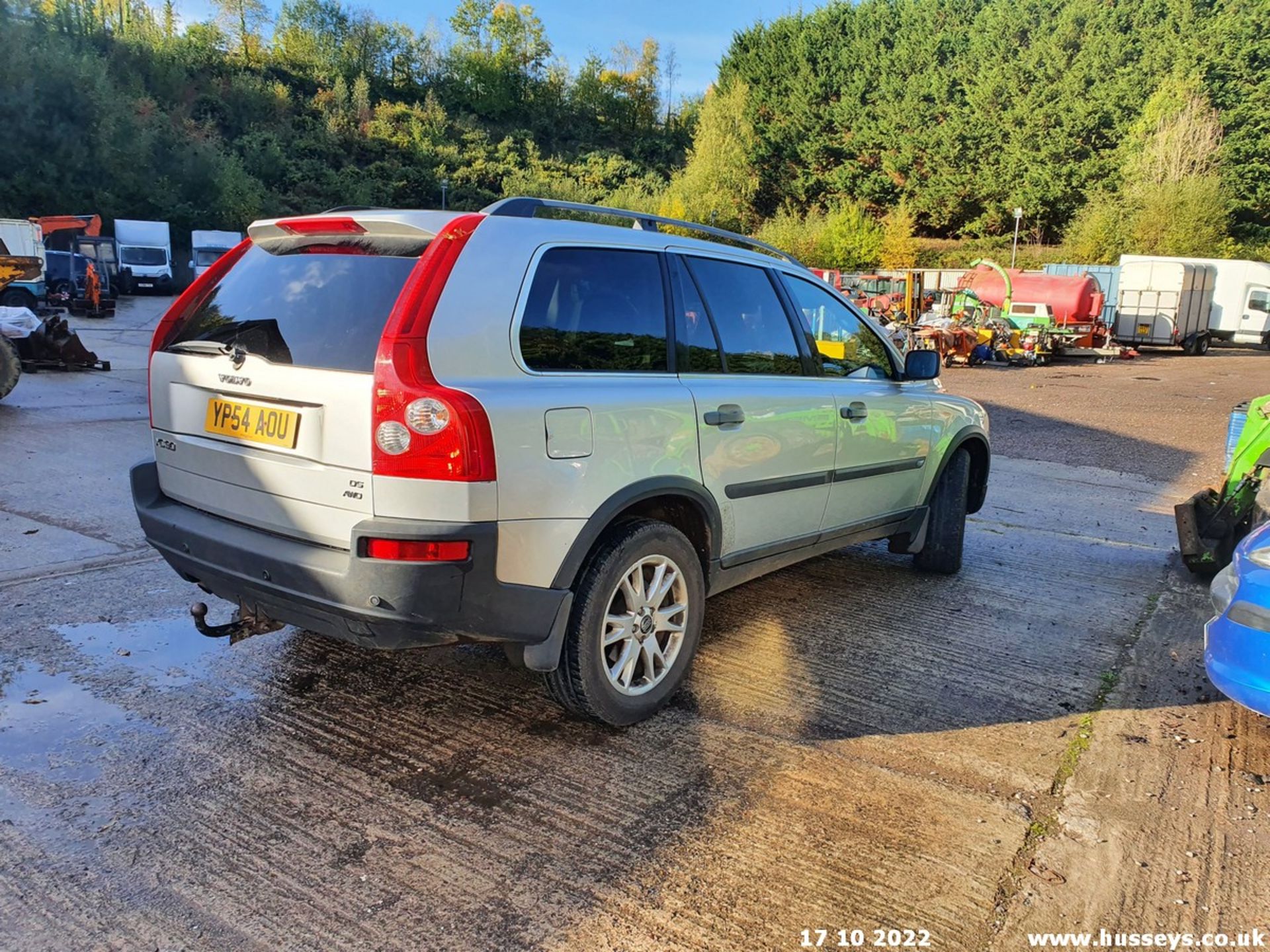 04/54 VOLVO XC 90 D5 SE AWD SEMI-AUTO - 2401cc 5dr Estate (Silver, 144k) - Image 23 of 34