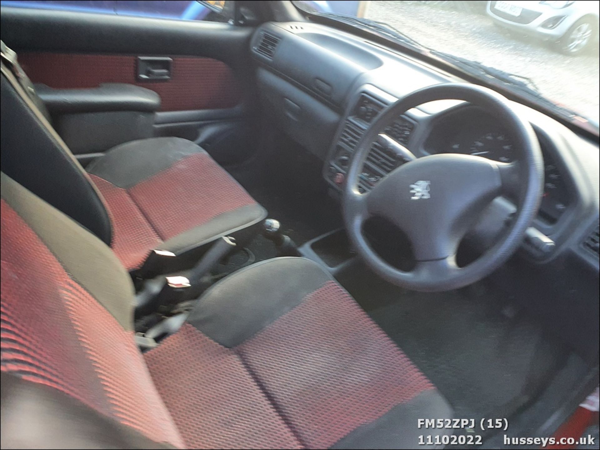 03/52 PEUGEOT 106 ZEN - 1124cc 3dr Hatchback (Red, 85k) - Image 15 of 18