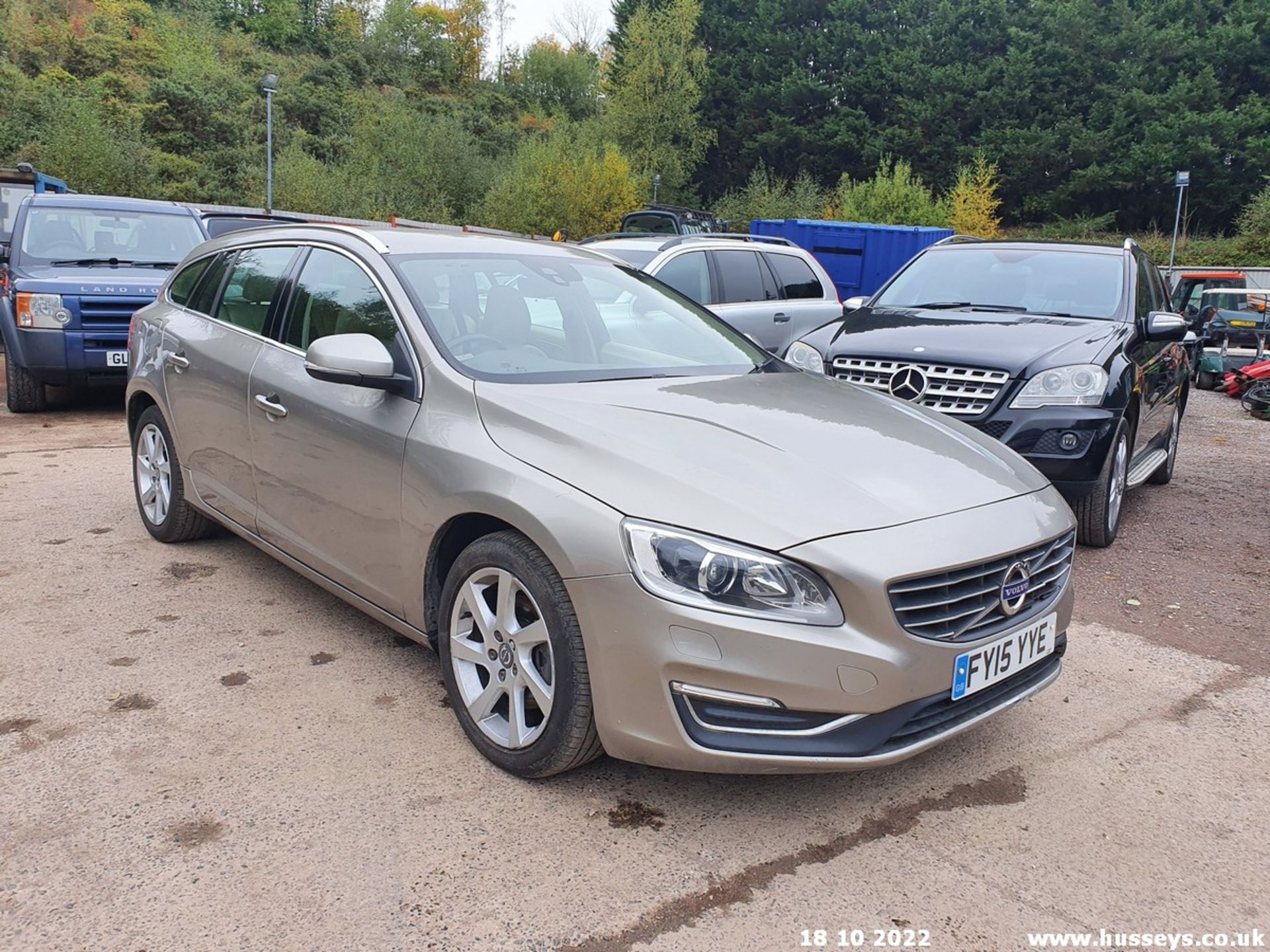 15/15 VOLVO V60 SE LUX D2 - 1560cc 5dr Estate (Gold) - Image 41 of 44