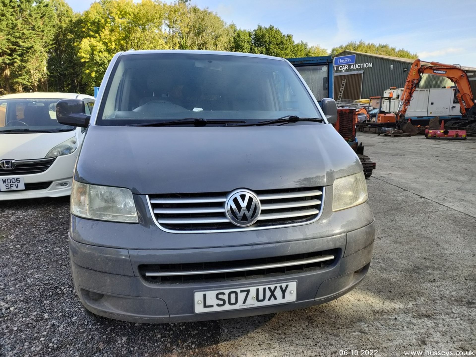 07/07 VOLKSWAGEN TRANSPORTER SHUT SE130 LWB A - 2460cc 5dr MPV (Silver) - Image 7 of 36