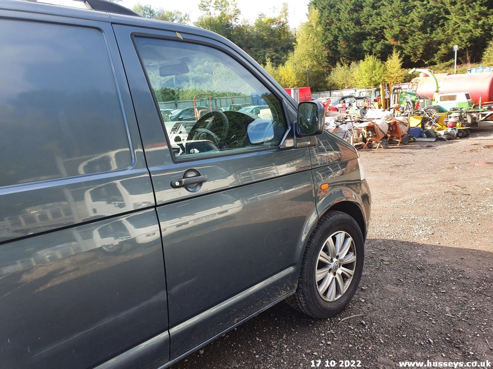 06/56 VOLKSWAGEN TRANSPORTER T28 130 TDI - 2460cc 5dr Van (Grey, 132k) - Image 17 of 37