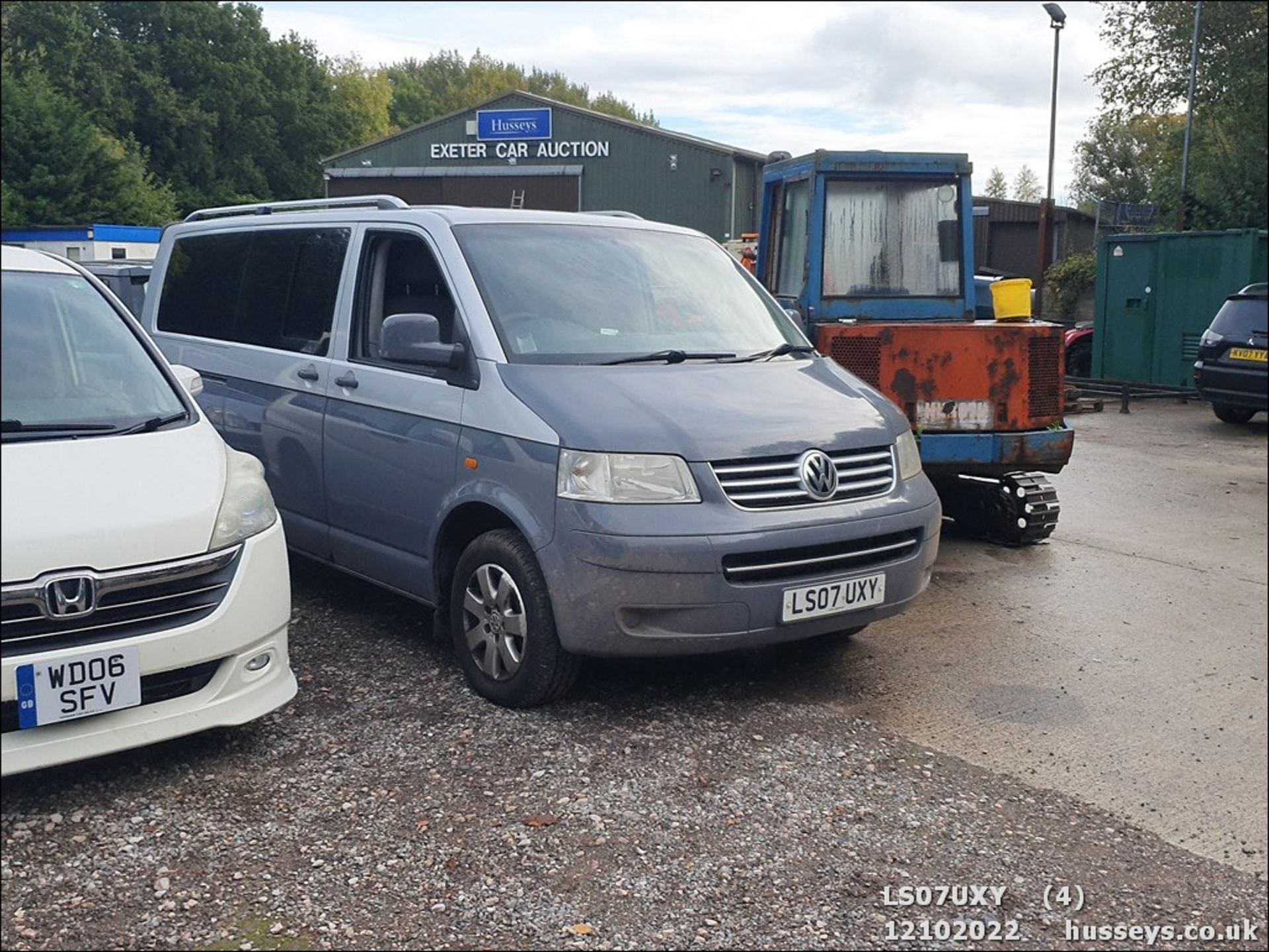 07/07 VOLKSWAGEN TRANSPORTER SHUT SE130 LWB A - 2460cc 5dr MPV (Silver) - Image 8 of 36