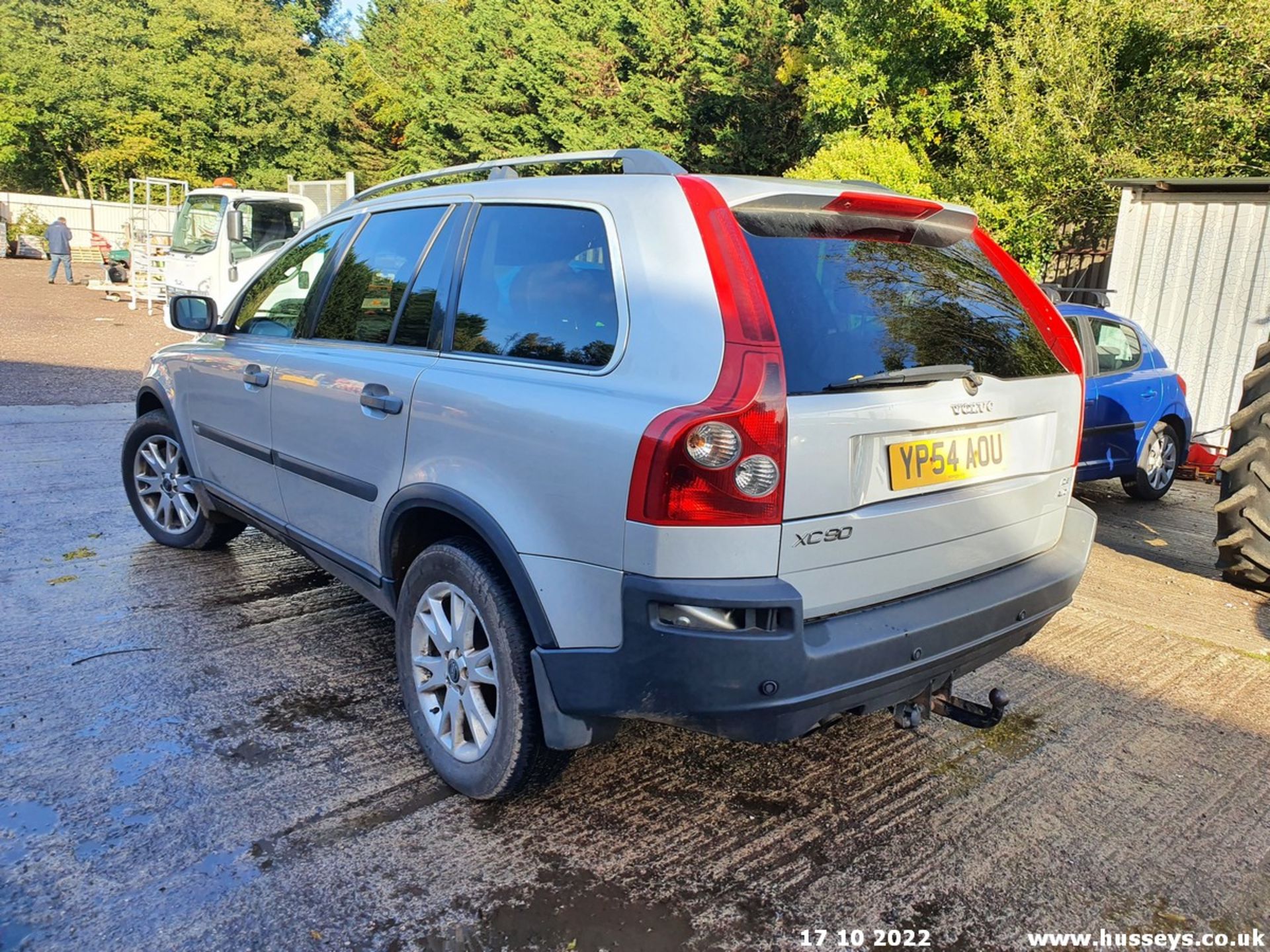 04/54 VOLVO XC 90 D5 SE AWD SEMI-AUTO - 2401cc 5dr Estate (Silver, 144k) - Image 19 of 34