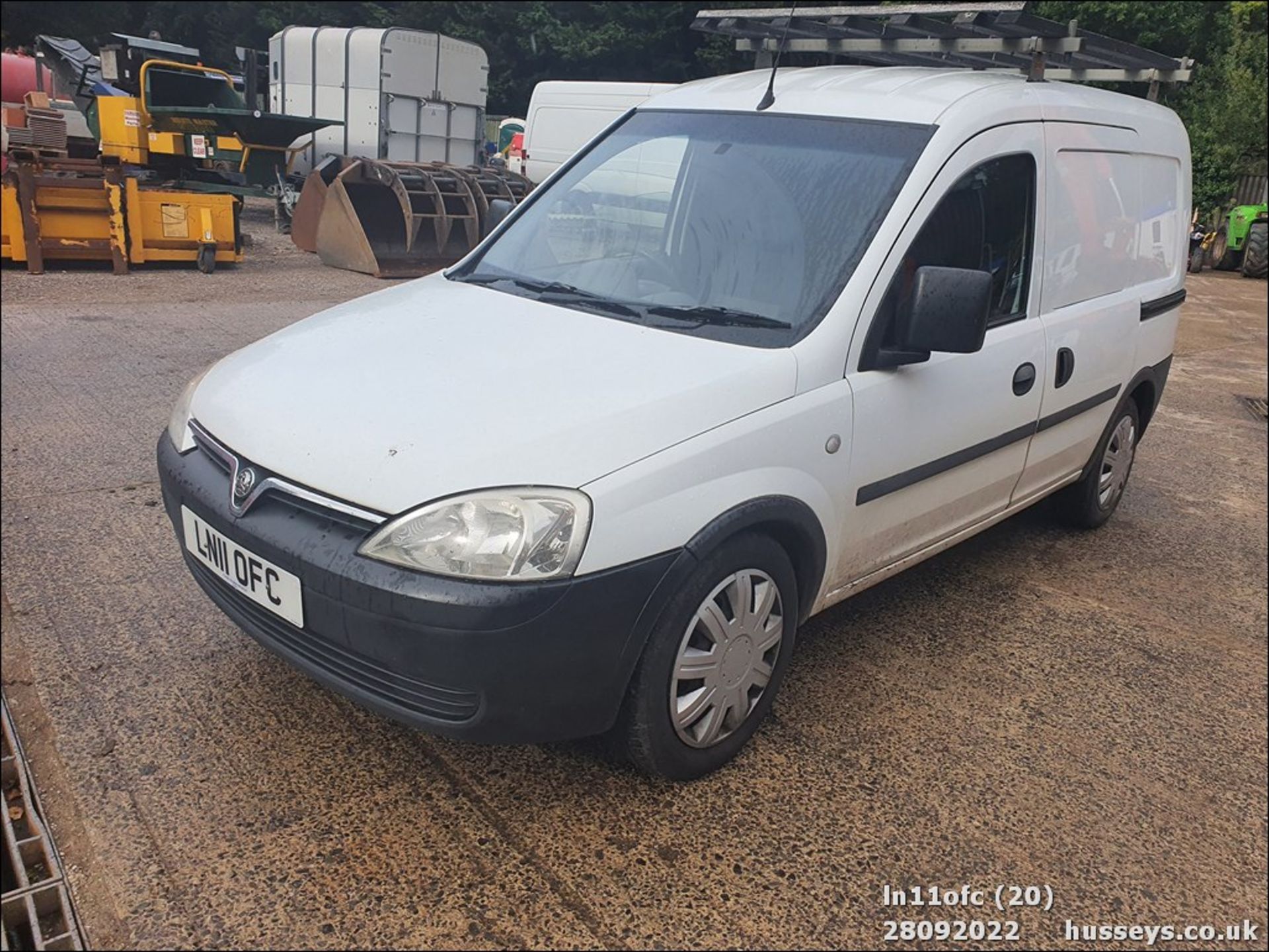 11/11 VAUXHALL COMBO 1700 CDTI 16V - 1686cc 5dr Van (White, 188k) - Image 20 of 34