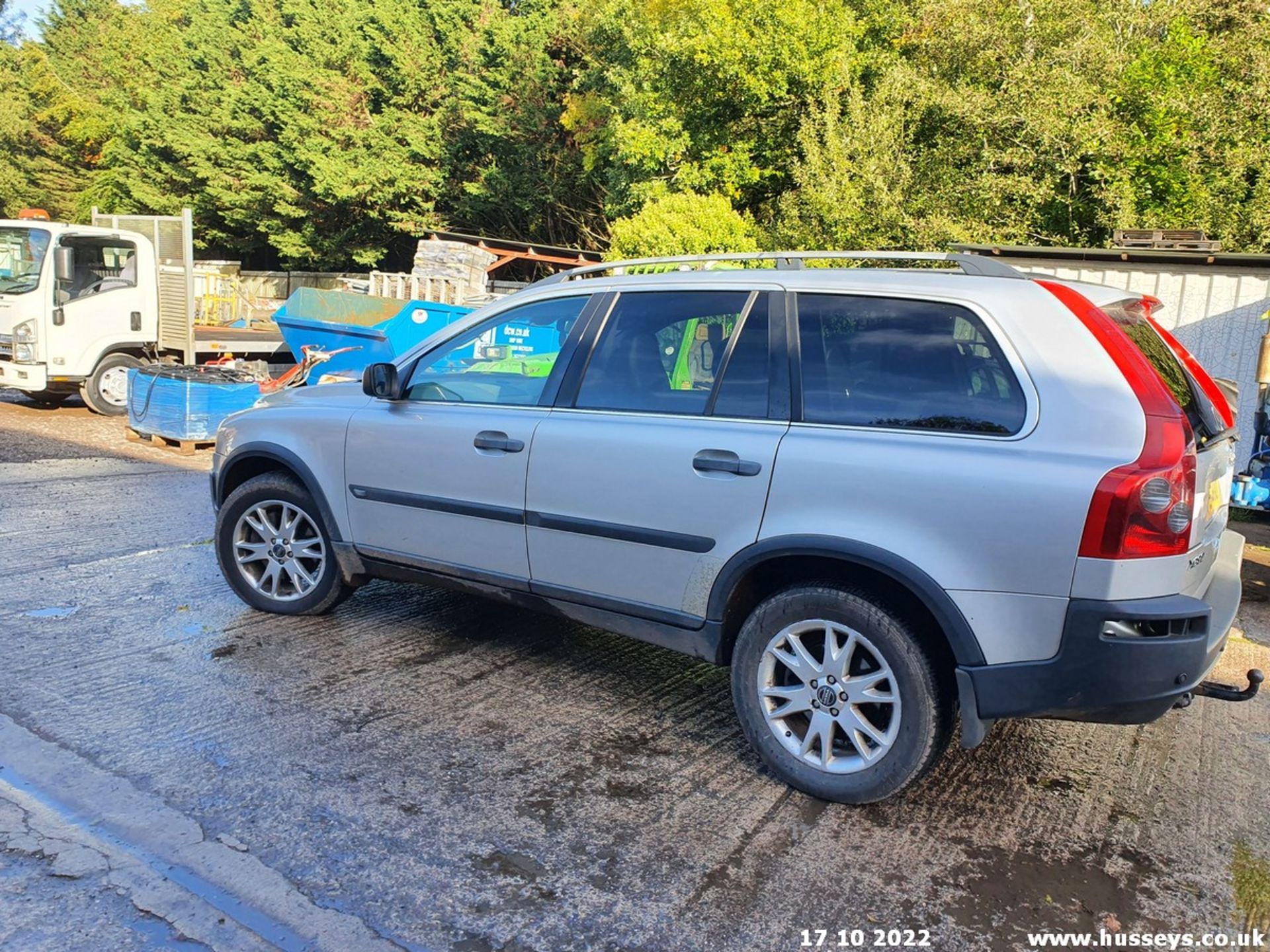 04/54 VOLVO XC 90 D5 SE AWD SEMI-AUTO - 2401cc 5dr Estate (Silver, 144k) - Image 17 of 34