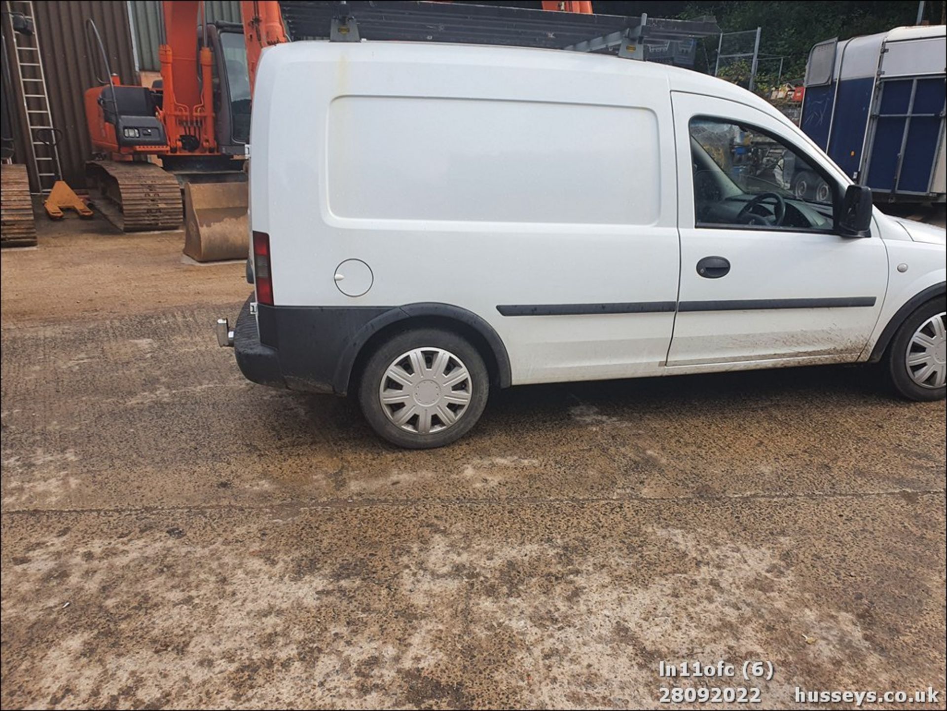 11/11 VAUXHALL COMBO 1700 CDTI 16V - 1686cc 5dr Van (White, 188k) - Image 6 of 34