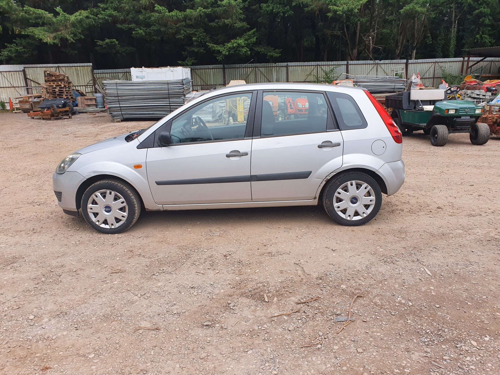 07/57 FORD FIESTA STYLE TDCI - 1399cc 5dr Hatchback (Silver) - Image 15 of 43