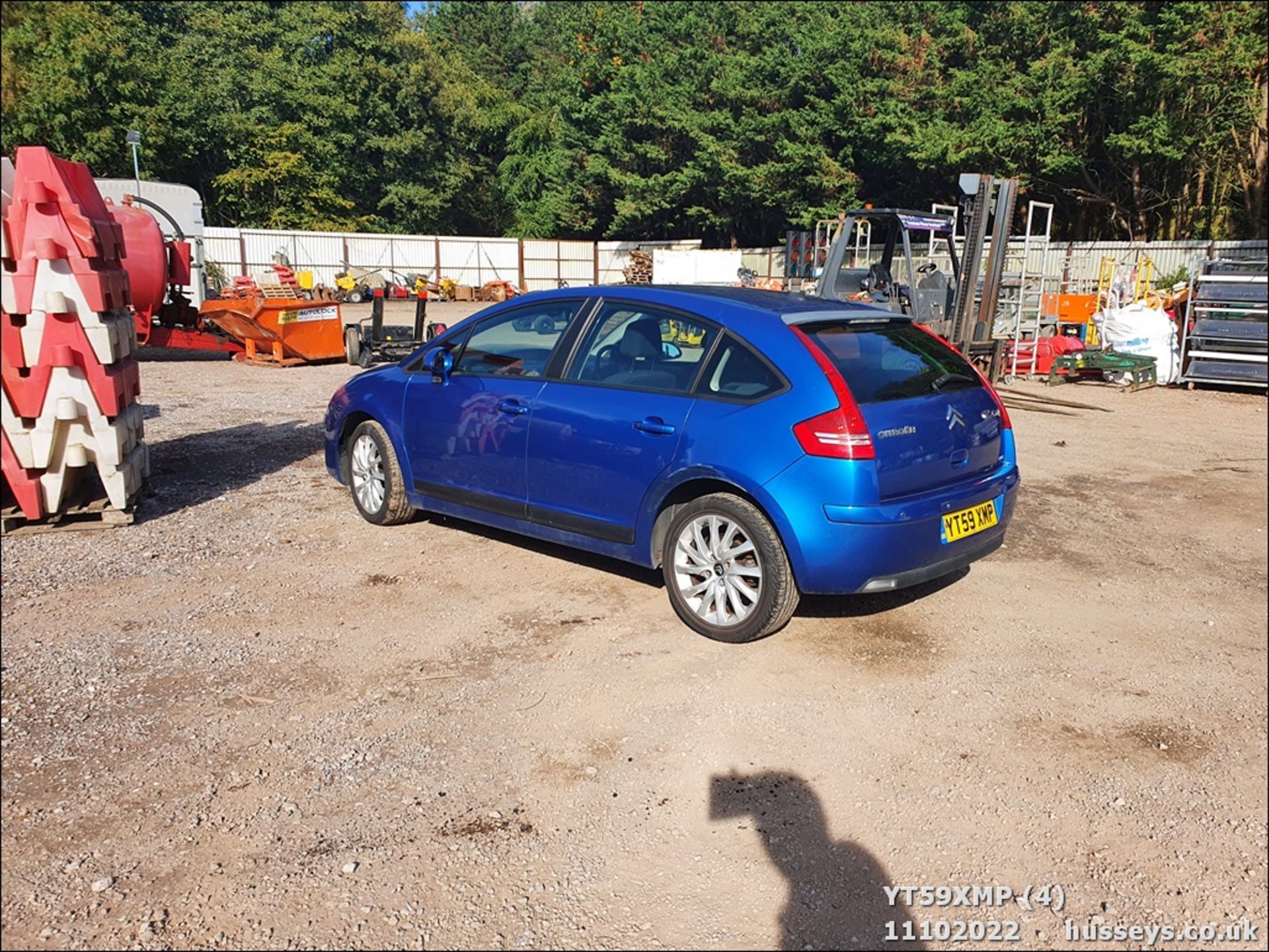 09/59 CITROEN C4 EXCLUSIVE 16V - 1598cc 5dr Hatchback (Blue) - Image 11 of 37