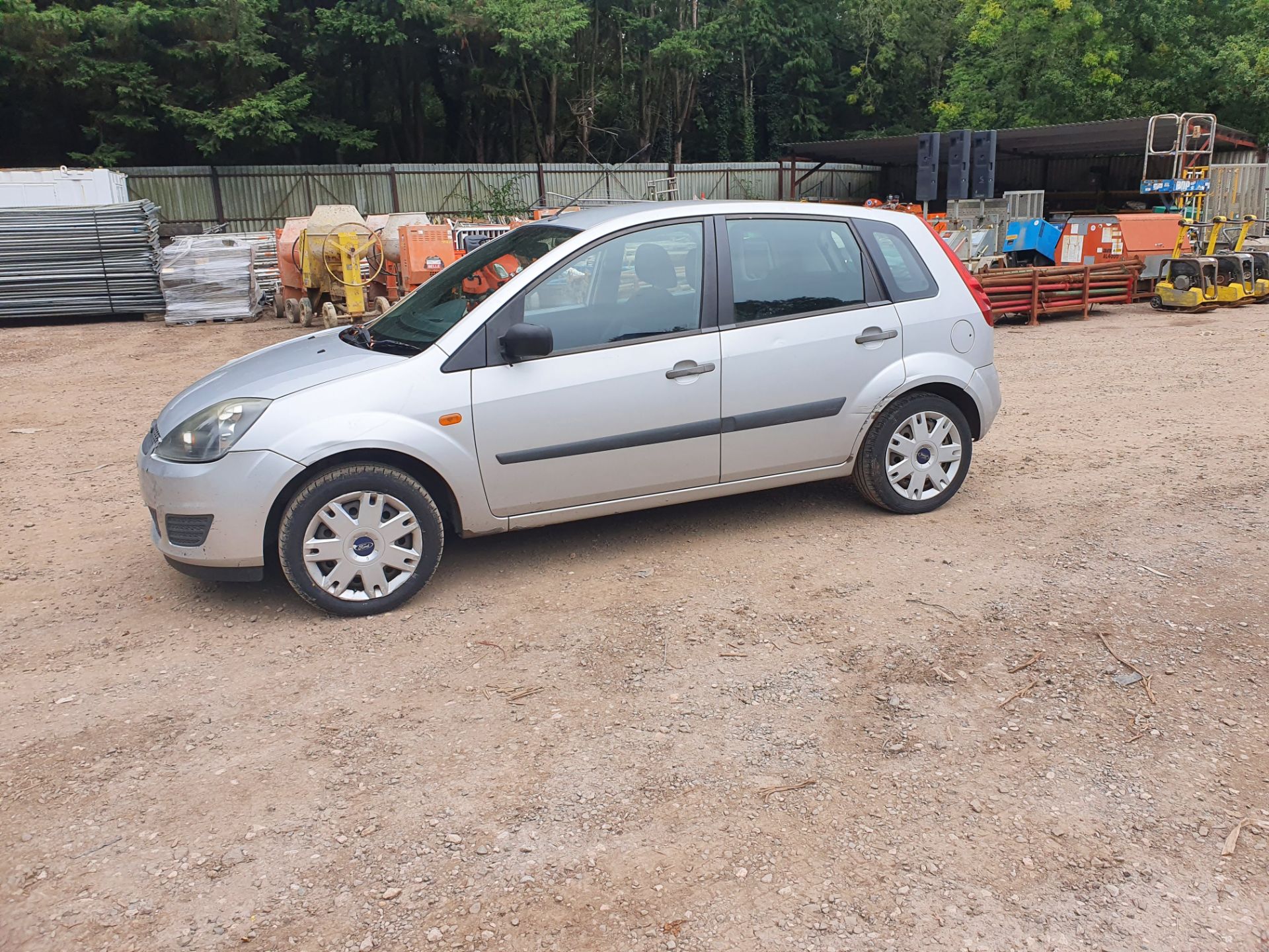 07/57 FORD FIESTA STYLE TDCI - 1399cc 5dr Hatchback (Silver) - Image 13 of 43