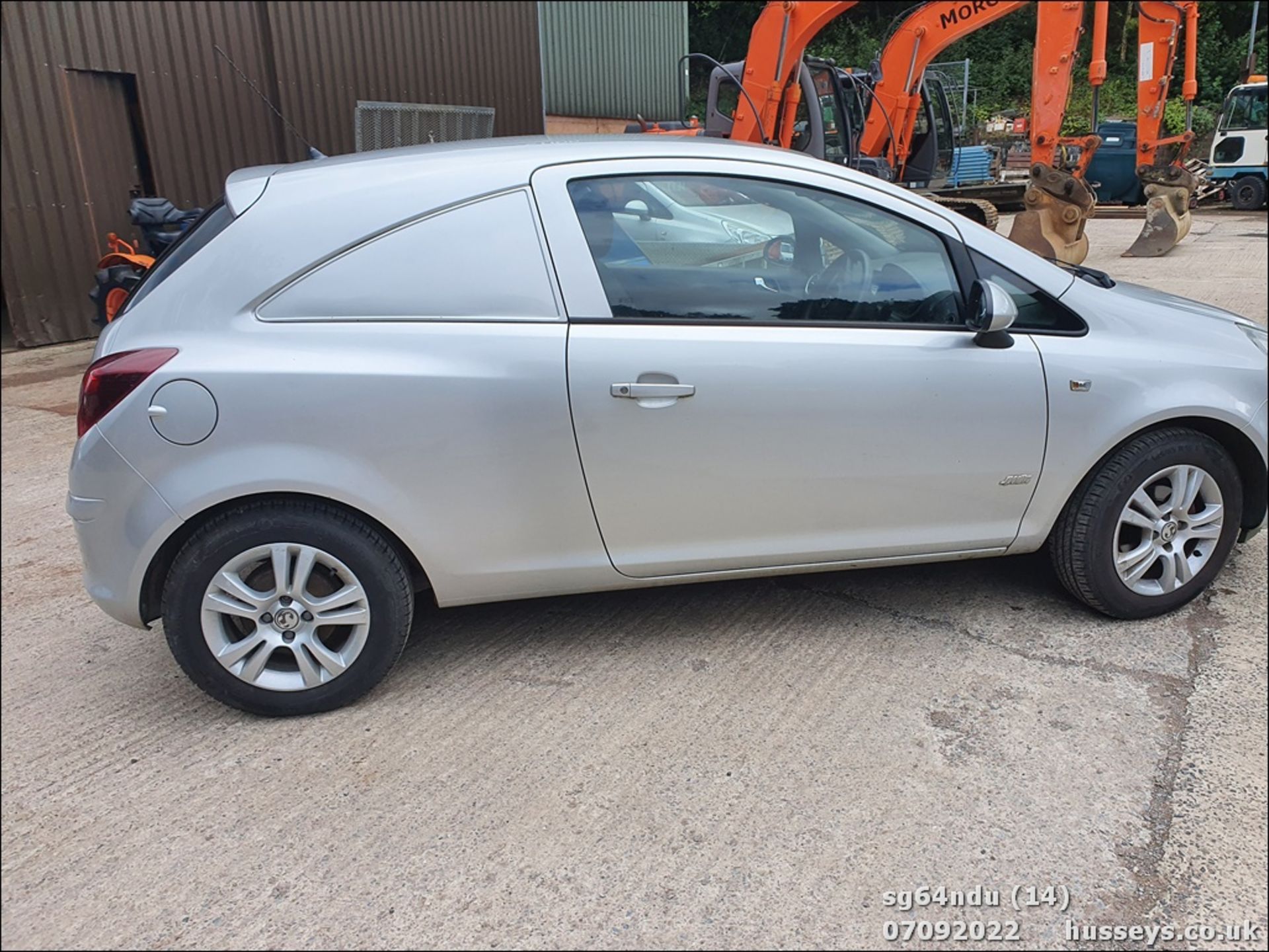 14/64 VAUXHALL CORSA SPORTIVE CDTI - 1248cc 3dr Van (Silver, 91k) - Image 14 of 20