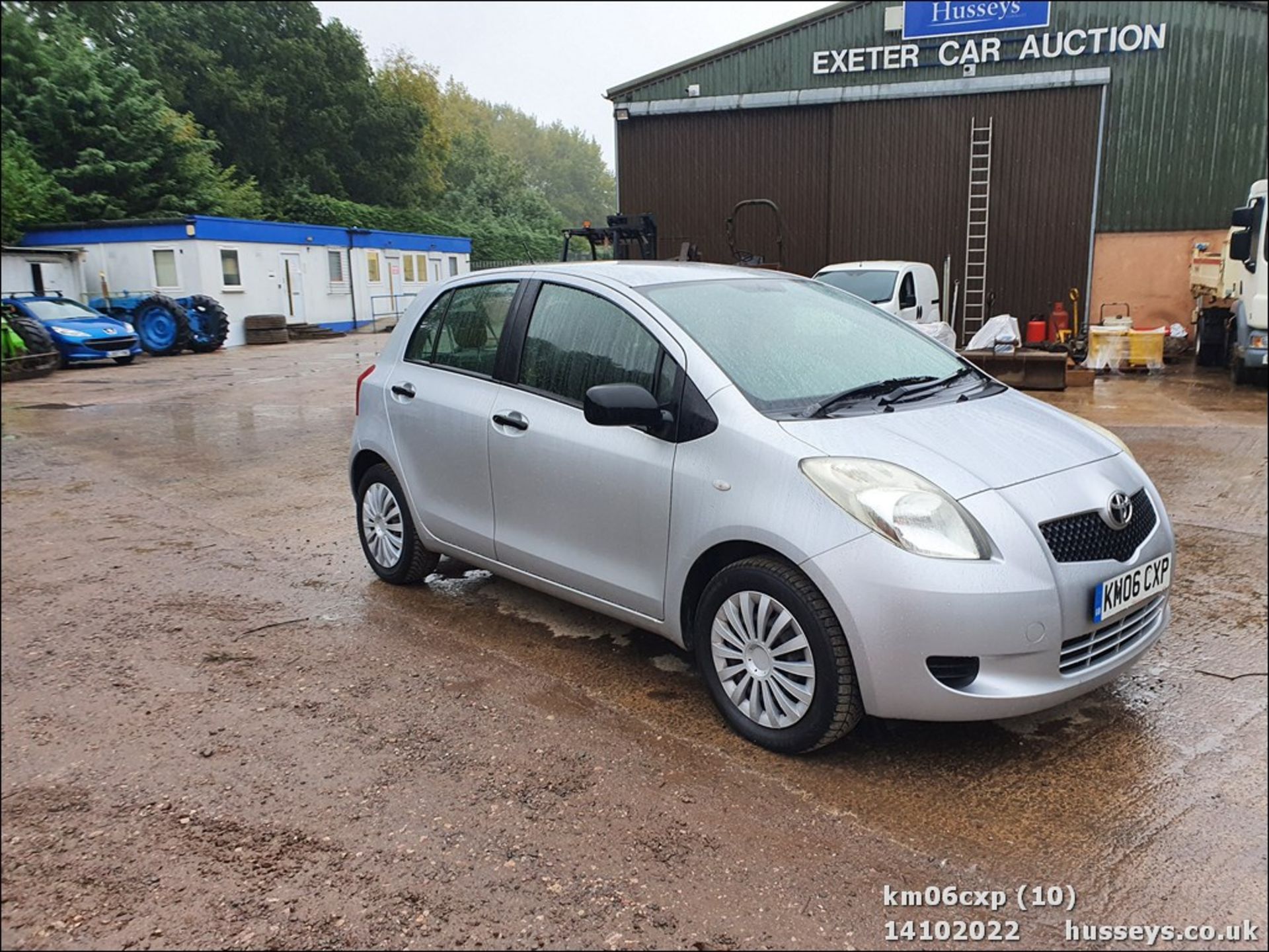 06/06 TOYOTA YARIS T2 - 998cc 5dr Hatchback (Silver, 73k) - Image 10 of 43