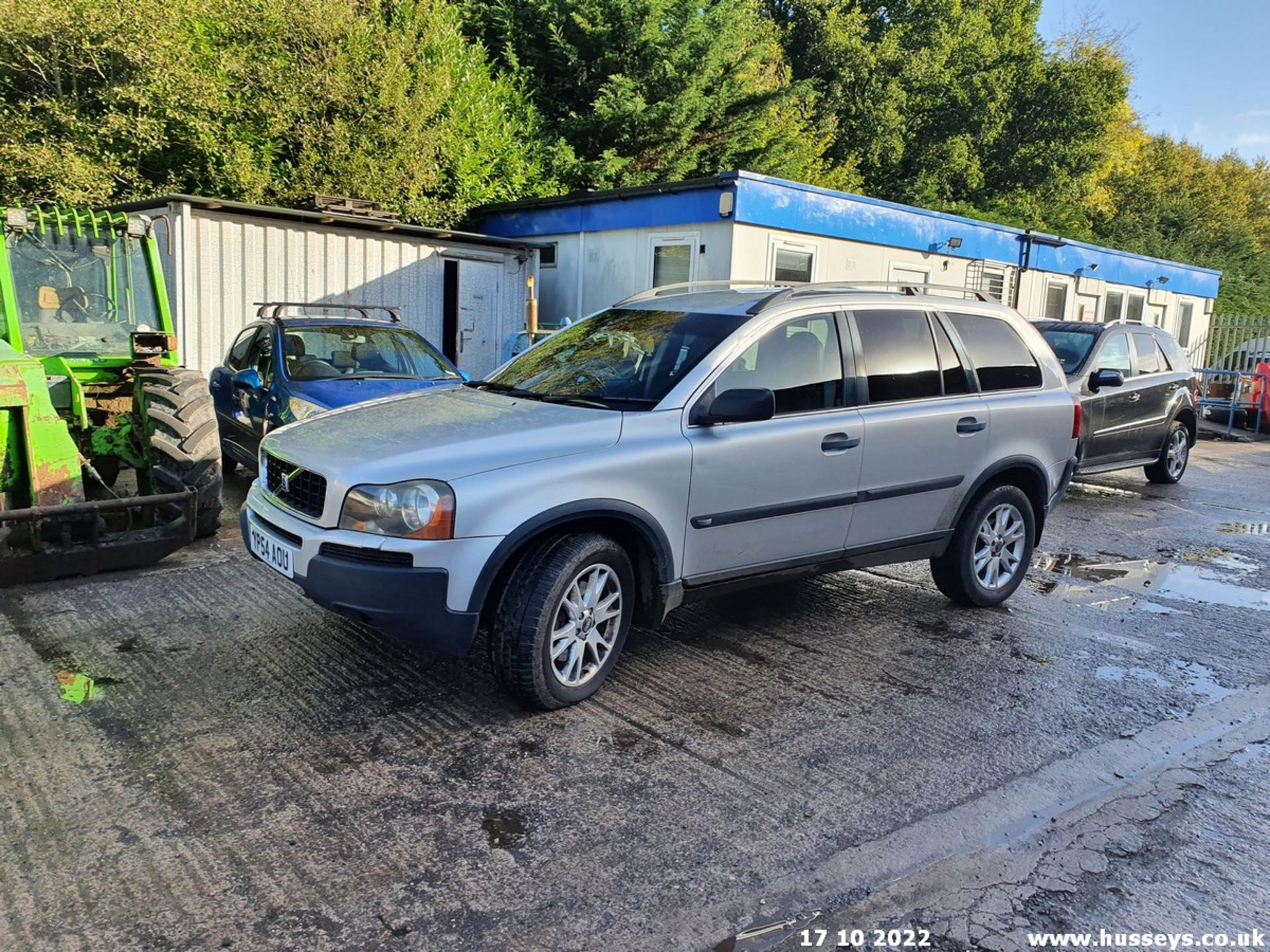 04/54 VOLVO XC 90 D5 SE AWD SEMI-AUTO - 2401cc 5dr Estate (Silver, 144k) - Image 2 of 34