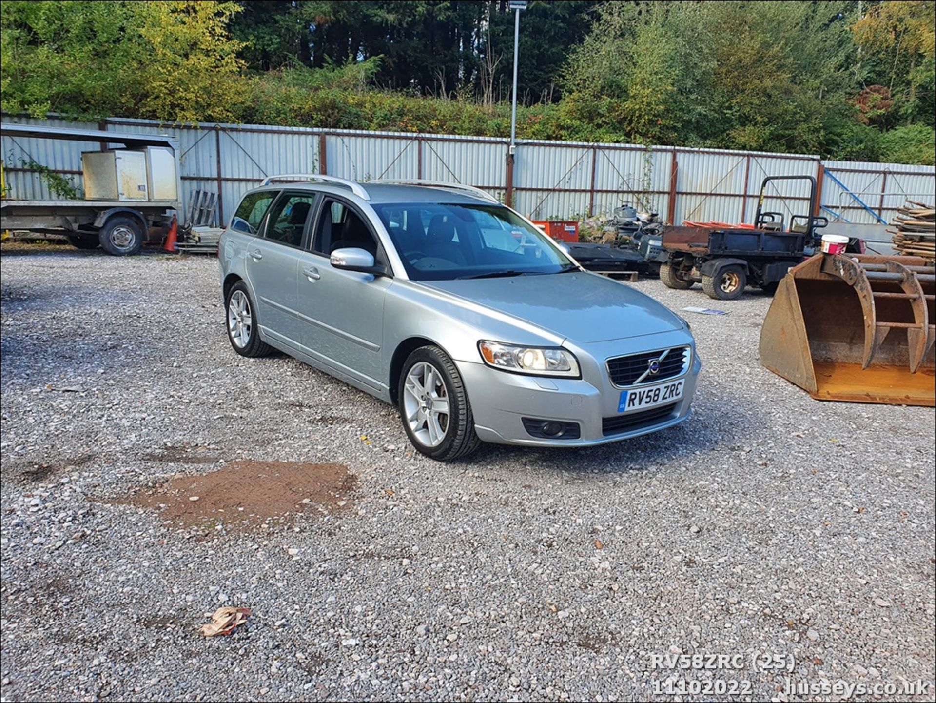 08/58 VOLVO V50 SE LUX D5 A - 2401cc 5dr Estate (Silver, 157k) - Image 25 of 25