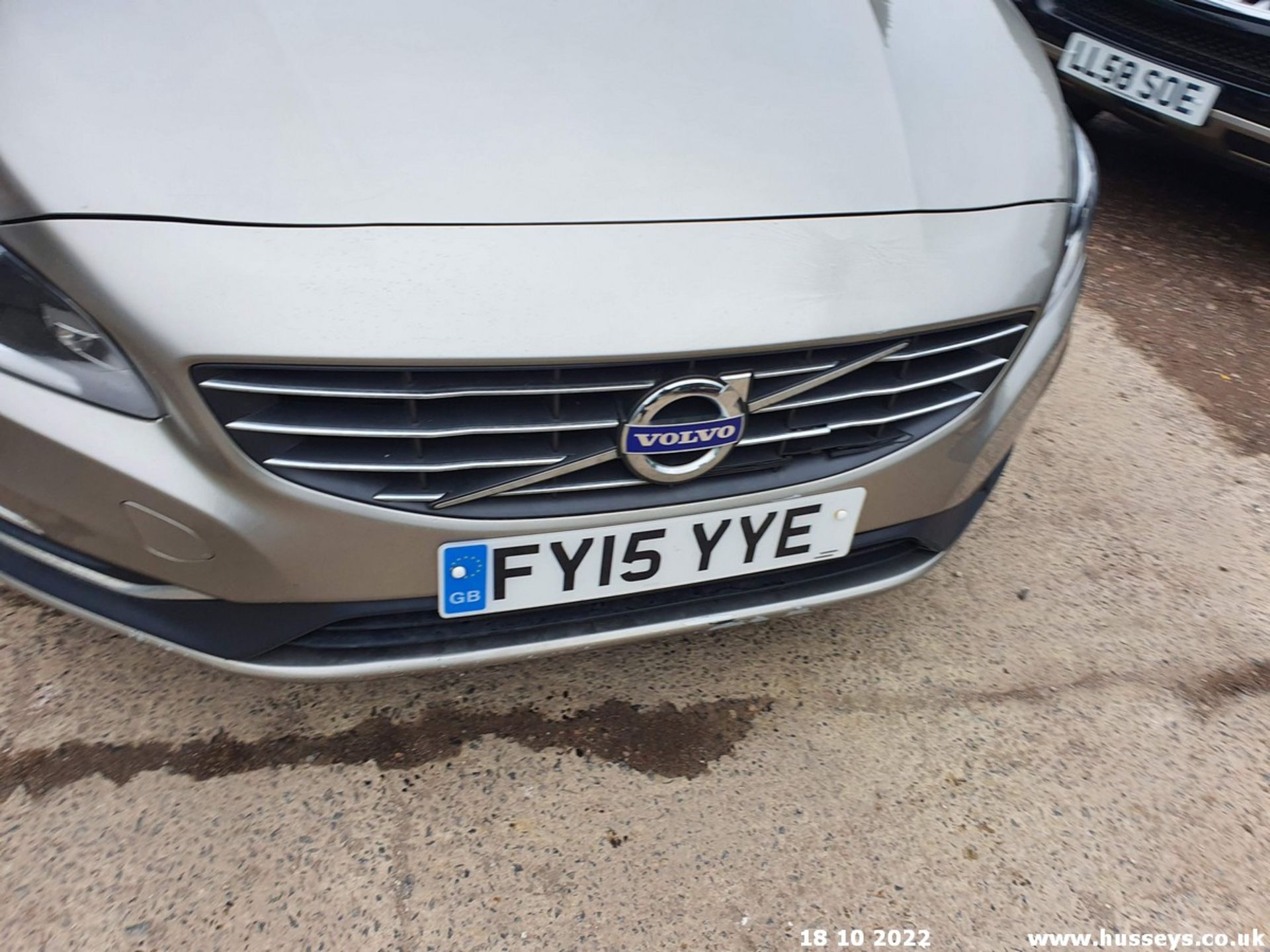 15/15 VOLVO V60 SE LUX D2 - 1560cc 5dr Estate (Gold) - Image 25 of 44