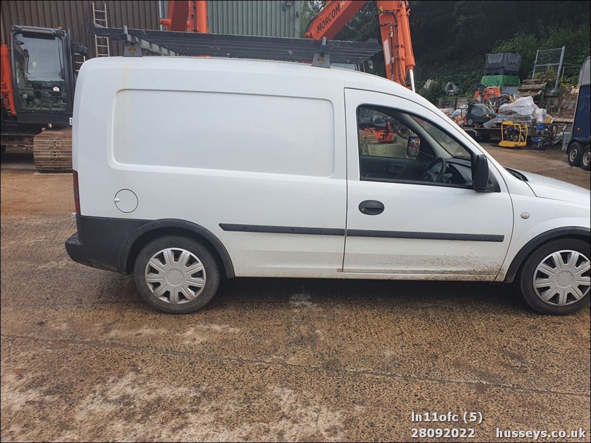 11/11 VAUXHALL COMBO 1700 CDTI 16V - 1686cc 5dr Van (White, 188k) - Image 5 of 34