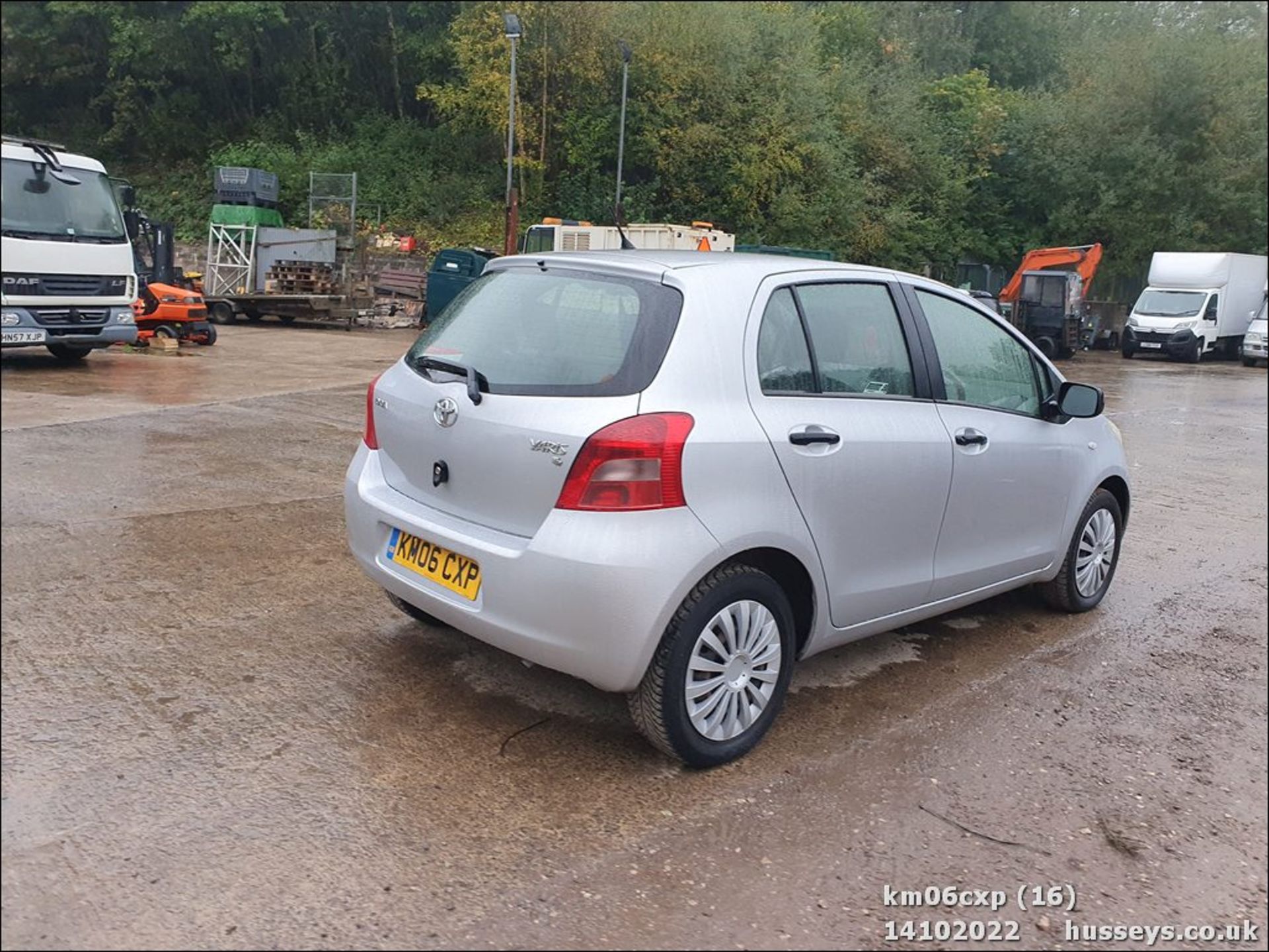 06/06 TOYOTA YARIS T2 - 998cc 5dr Hatchback (Silver, 73k) - Image 16 of 43