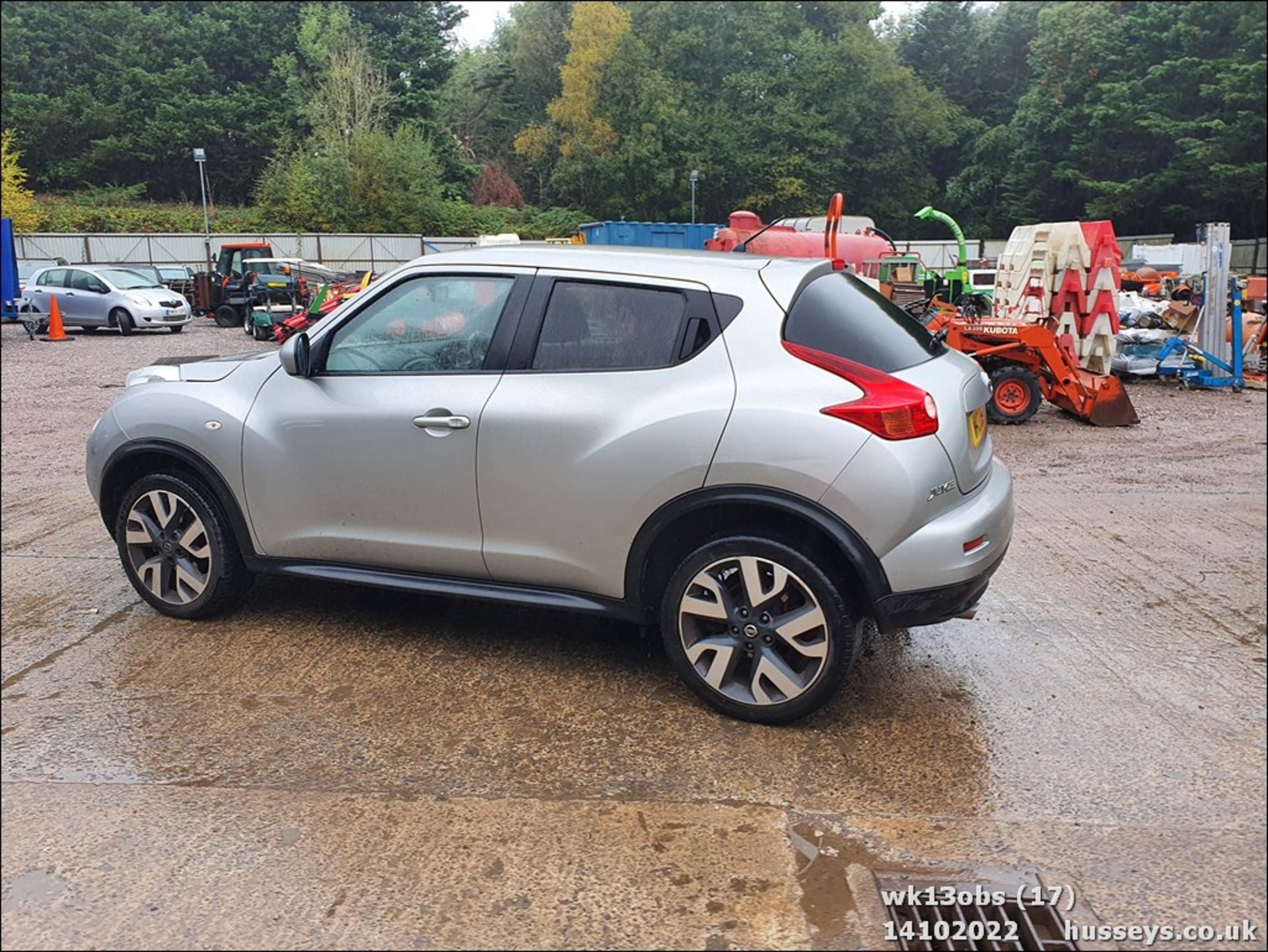 13/13 NISSAN JUKE ACENTA PREMIUM CVT - 1598cc 5dr Hatchback (Silver, 66k) - Image 17 of 42