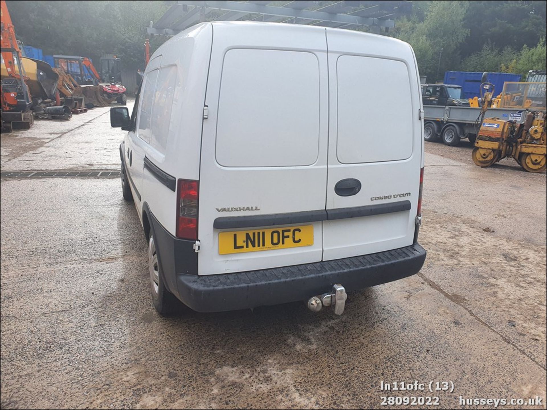 11/11 VAUXHALL COMBO 1700 CDTI 16V - 1686cc 5dr Van (White, 188k) - Image 13 of 34