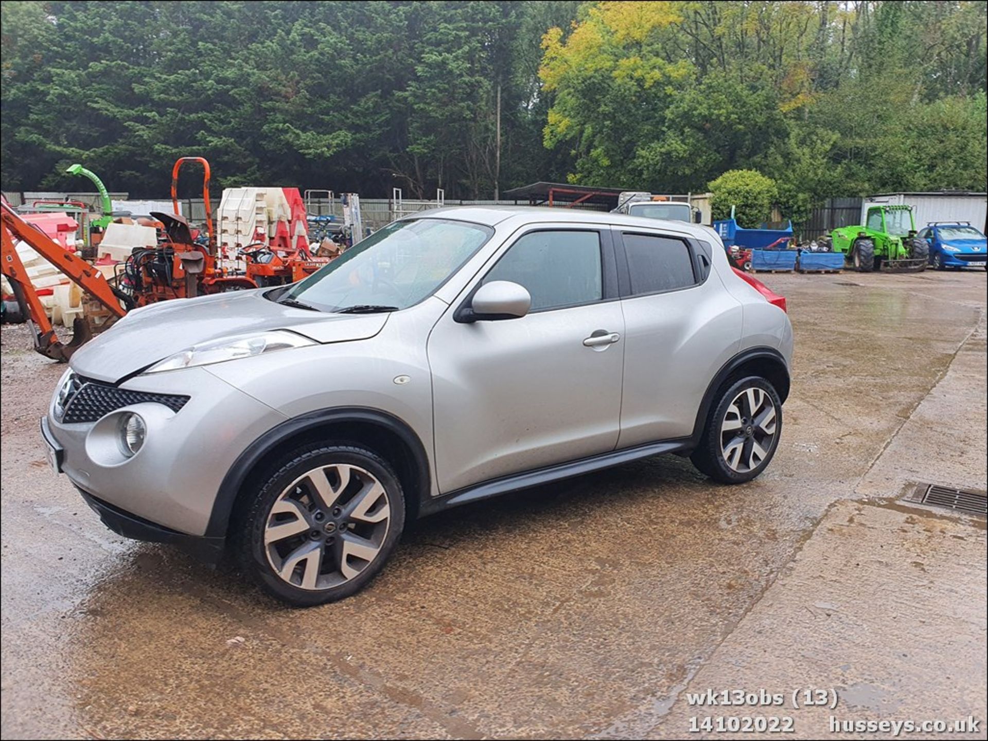 13/13 NISSAN JUKE ACENTA PREMIUM CVT - 1598cc 5dr Hatchback (Silver, 66k) - Image 13 of 42