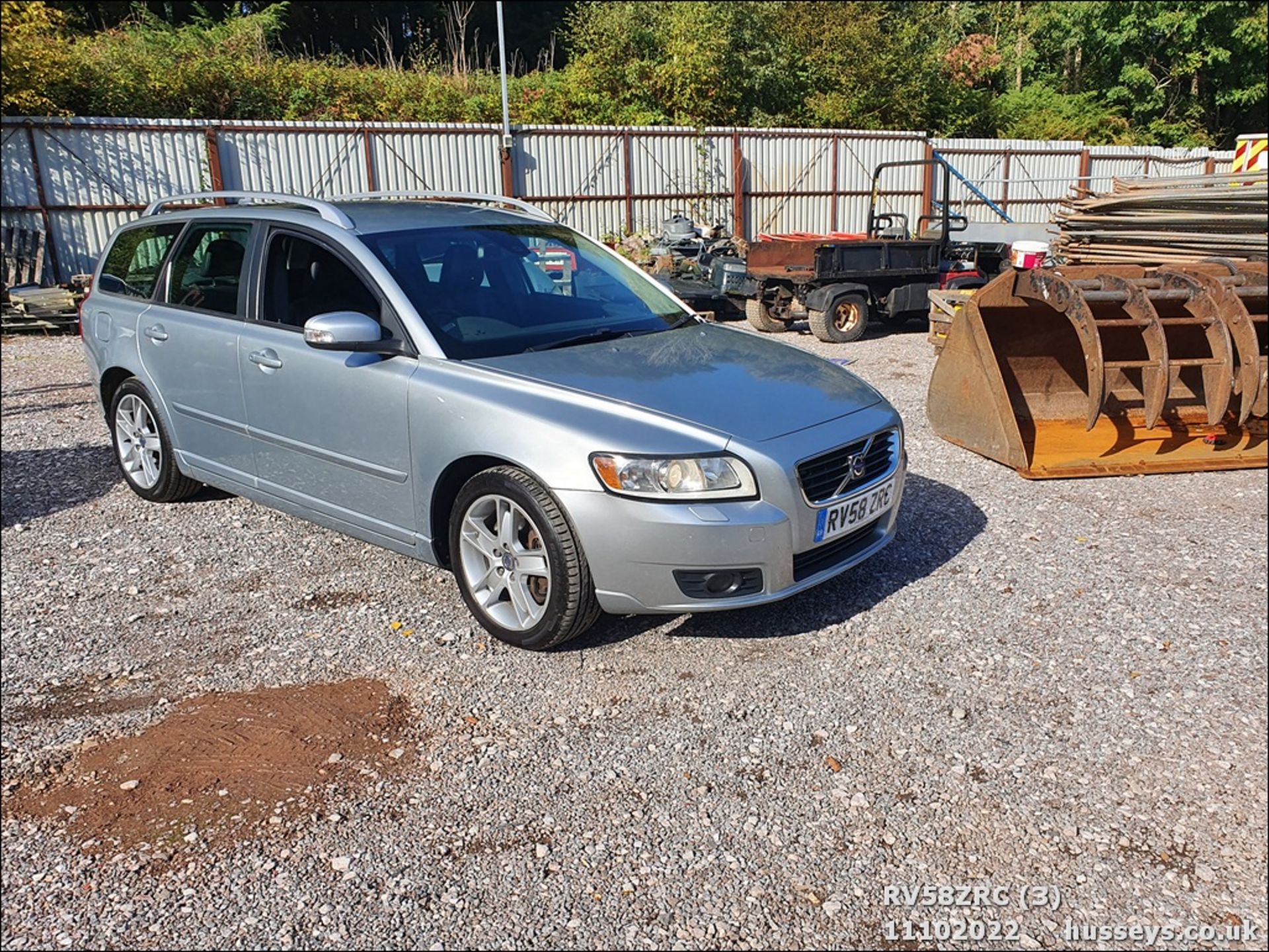 08/58 VOLVO V50 SE LUX D5 A - 2401cc 5dr Estate (Silver, 157k) - Image 3 of 25